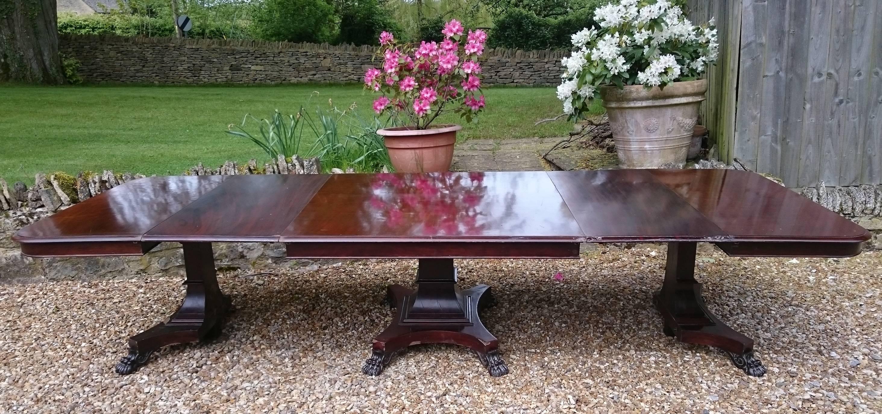 William IV 19th Century Mahogany Three Pedestal Dining Table For Sale