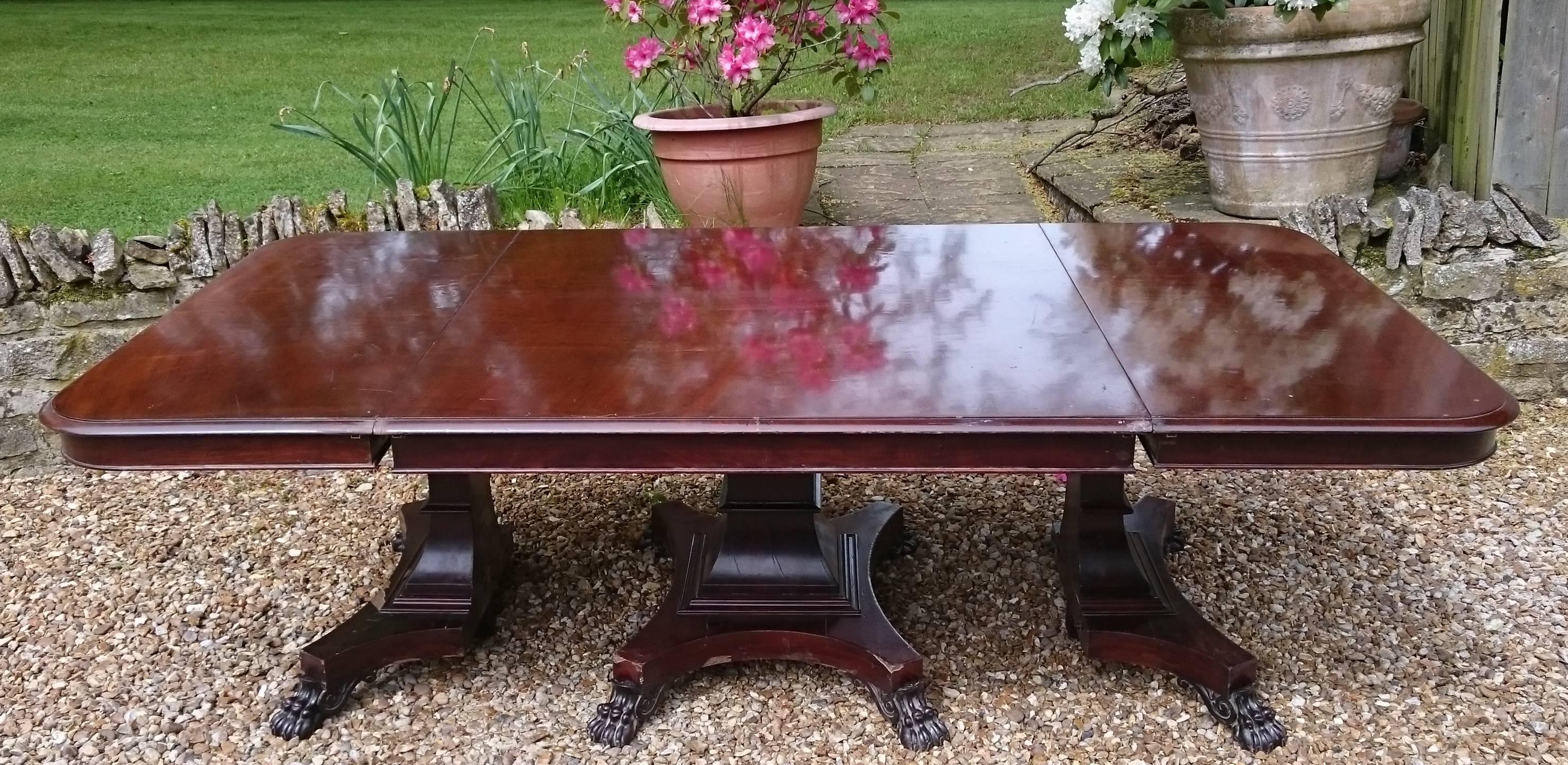 British 19th Century Mahogany Three Pedestal Dining Table For Sale