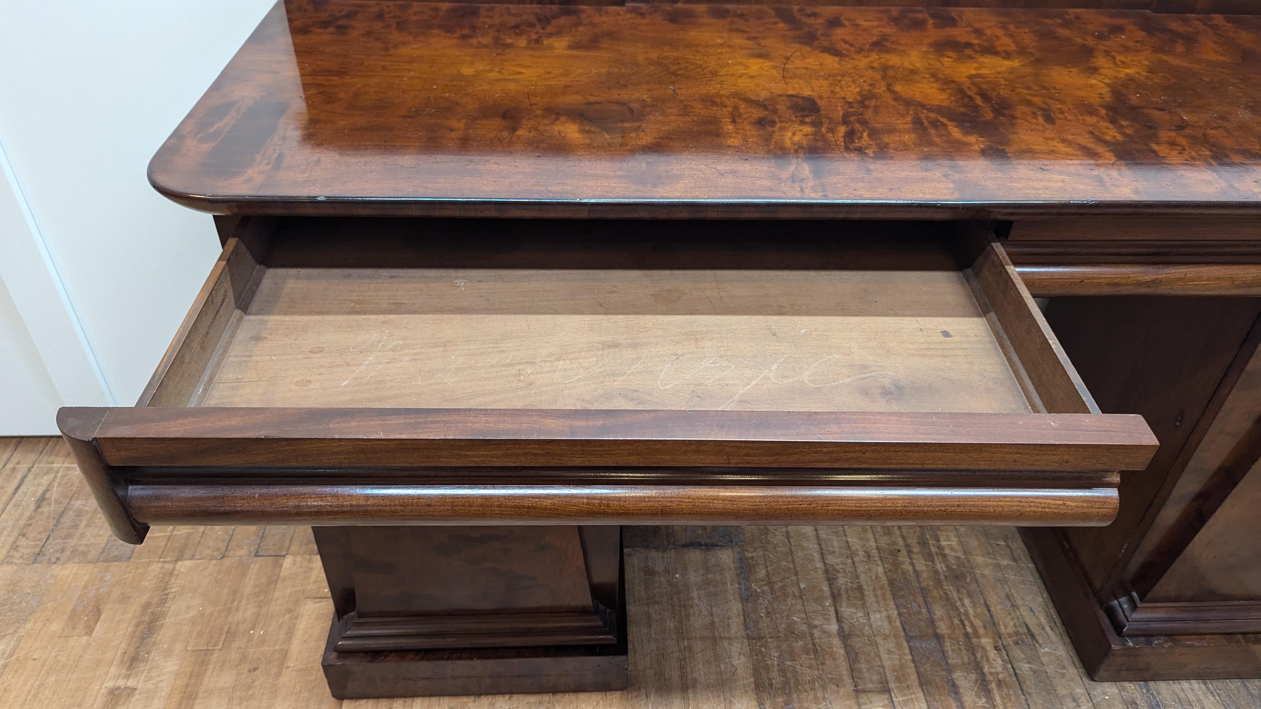 Credenza a due piedistalli in mogano del XIX secolo in vendita 3