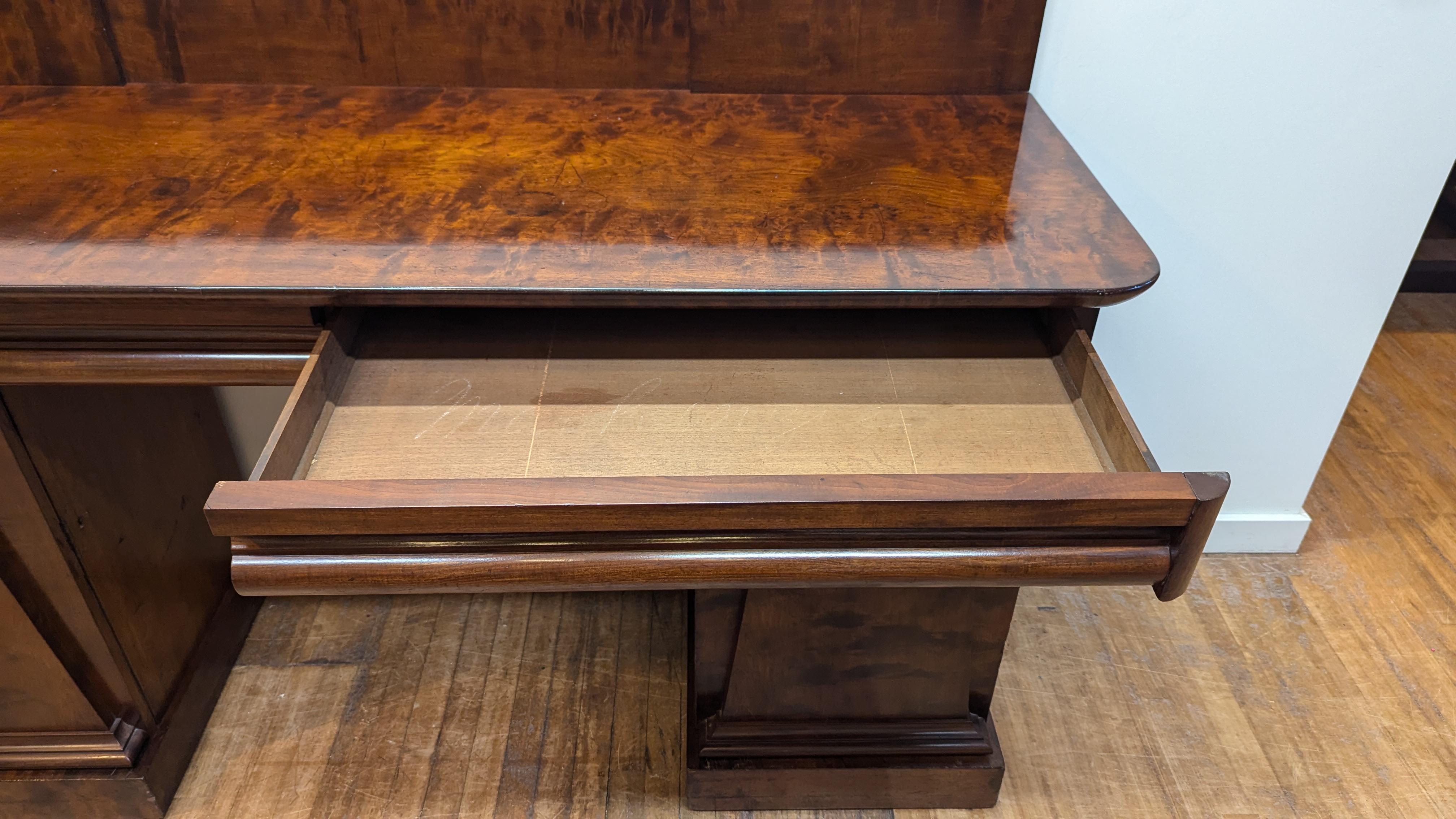 Credenza a due piedistalli in mogano del XIX secolo in vendita 4