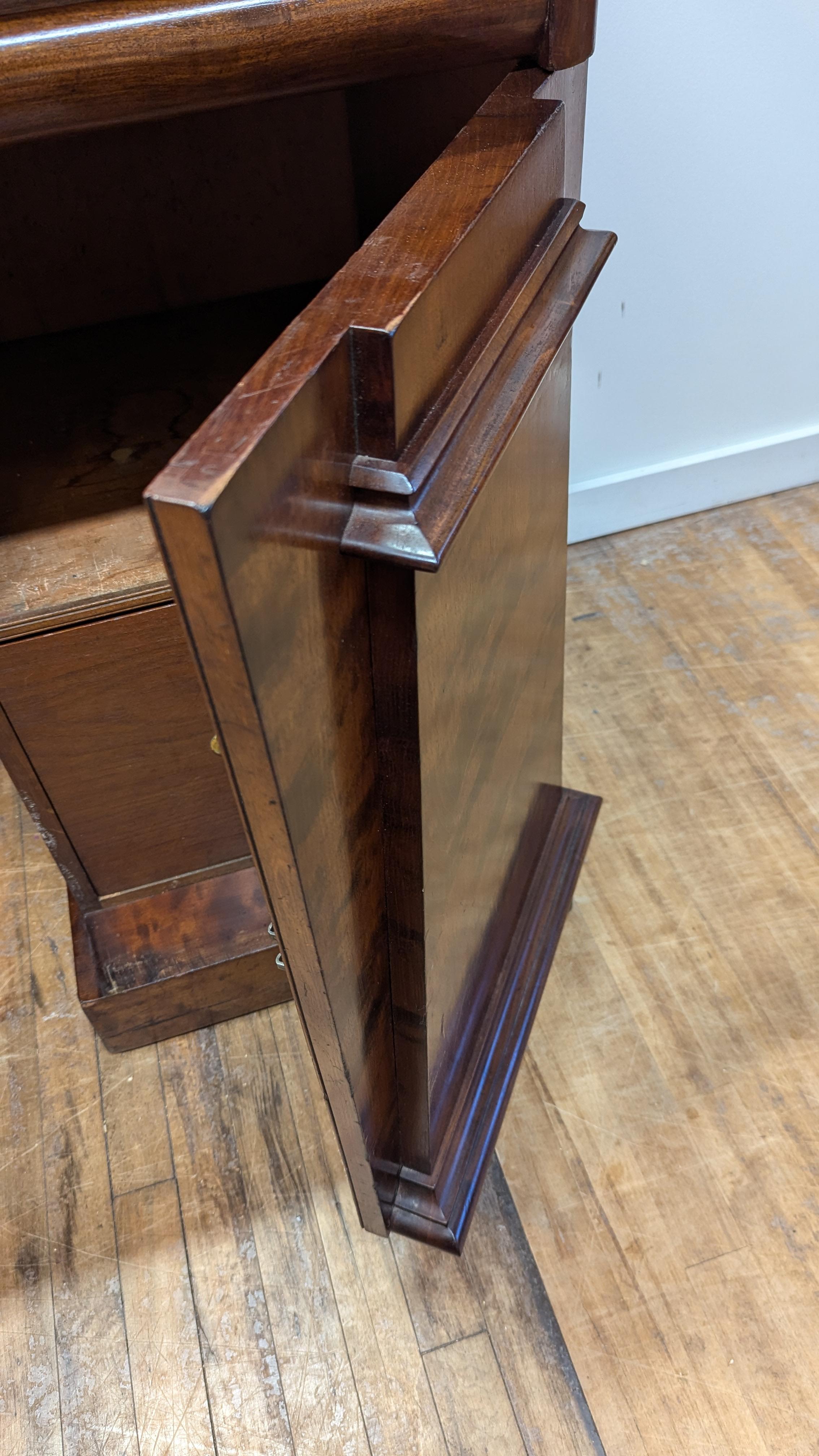 Credenza a due piedistalli in mogano del XIX secolo in vendita 8