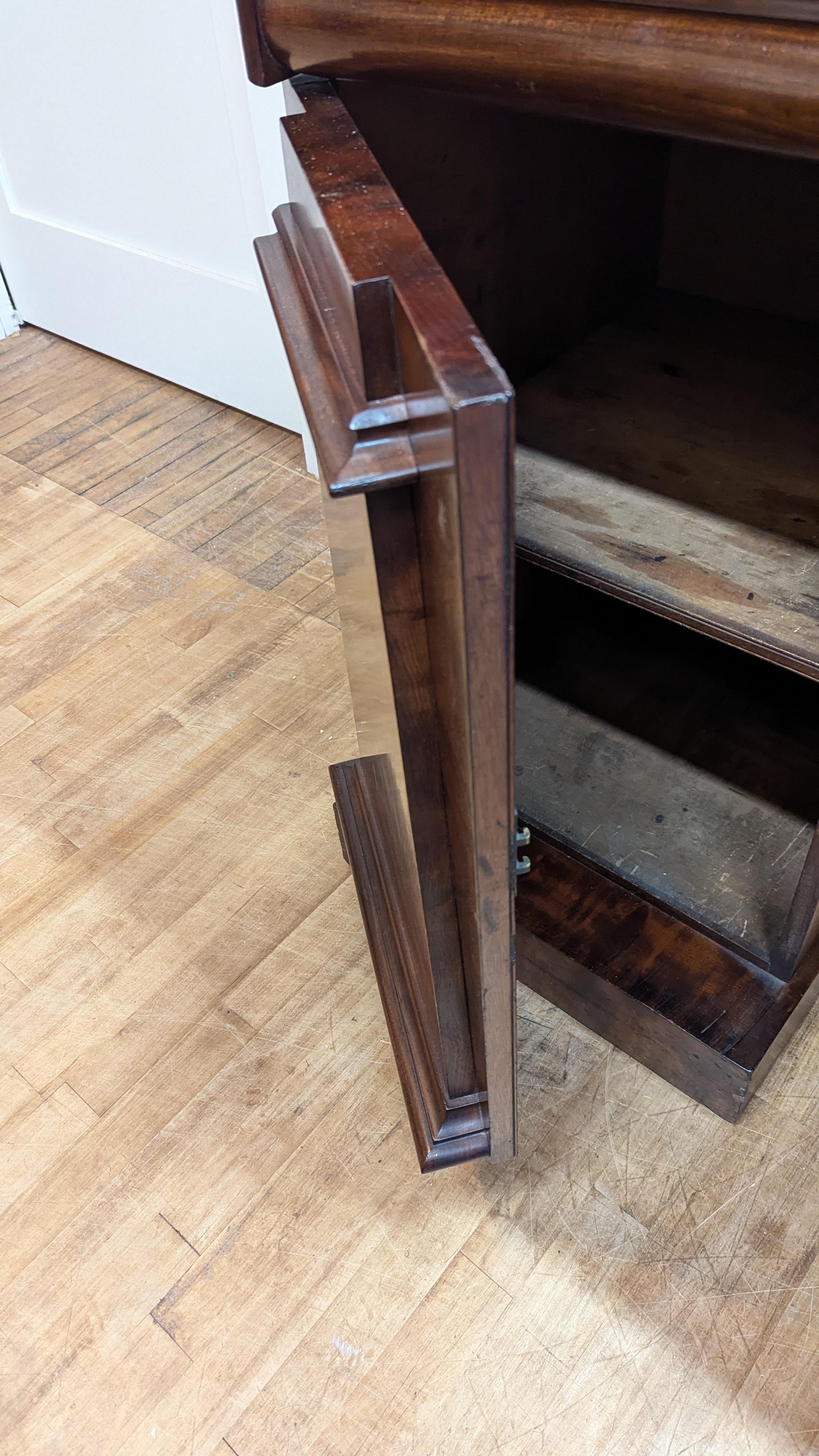 Credenza a due piedistalli in mogano del XIX secolo in vendita 9