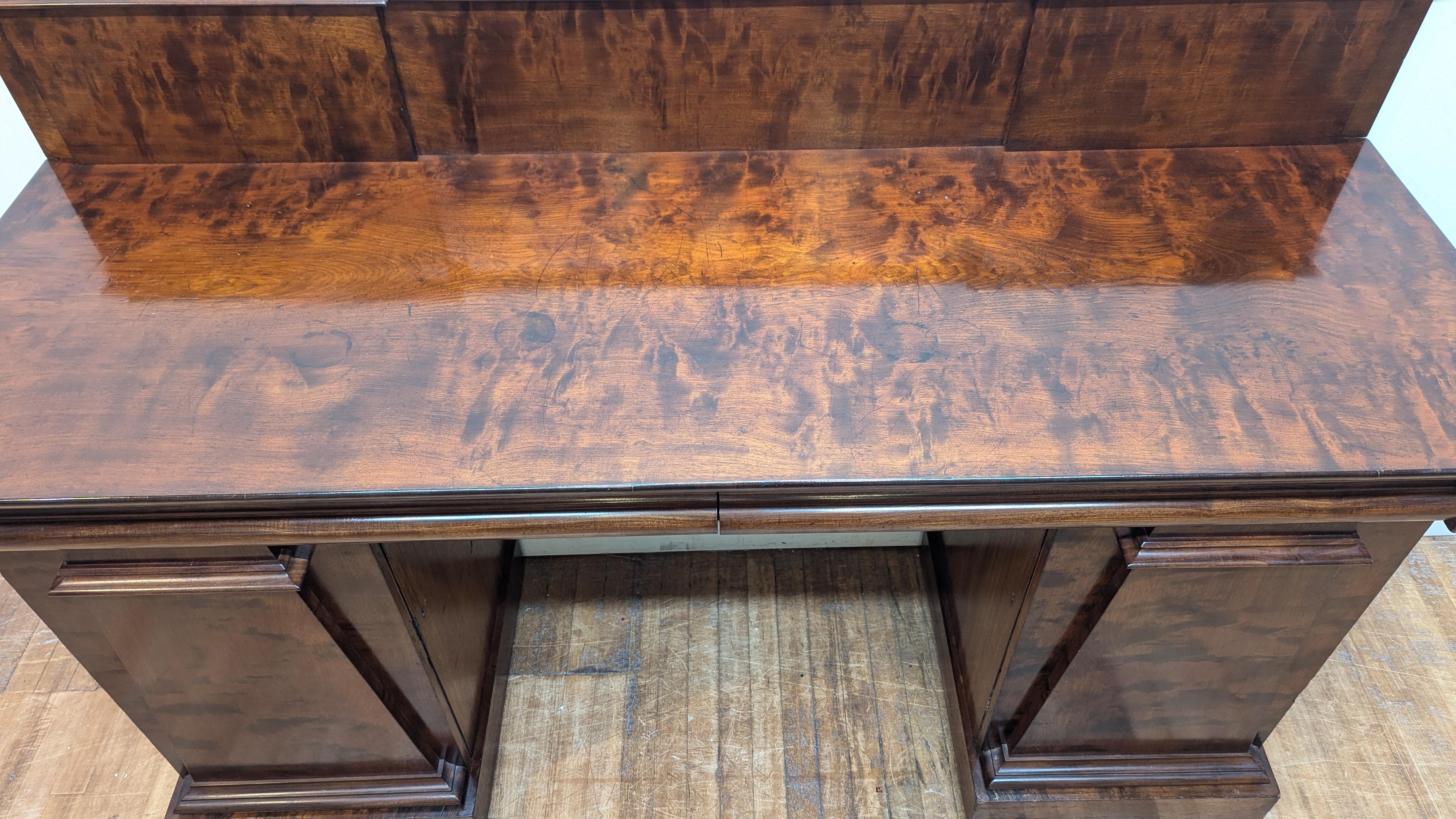 Credenza a due piedistalli in mogano del XIX secolo in vendita 10