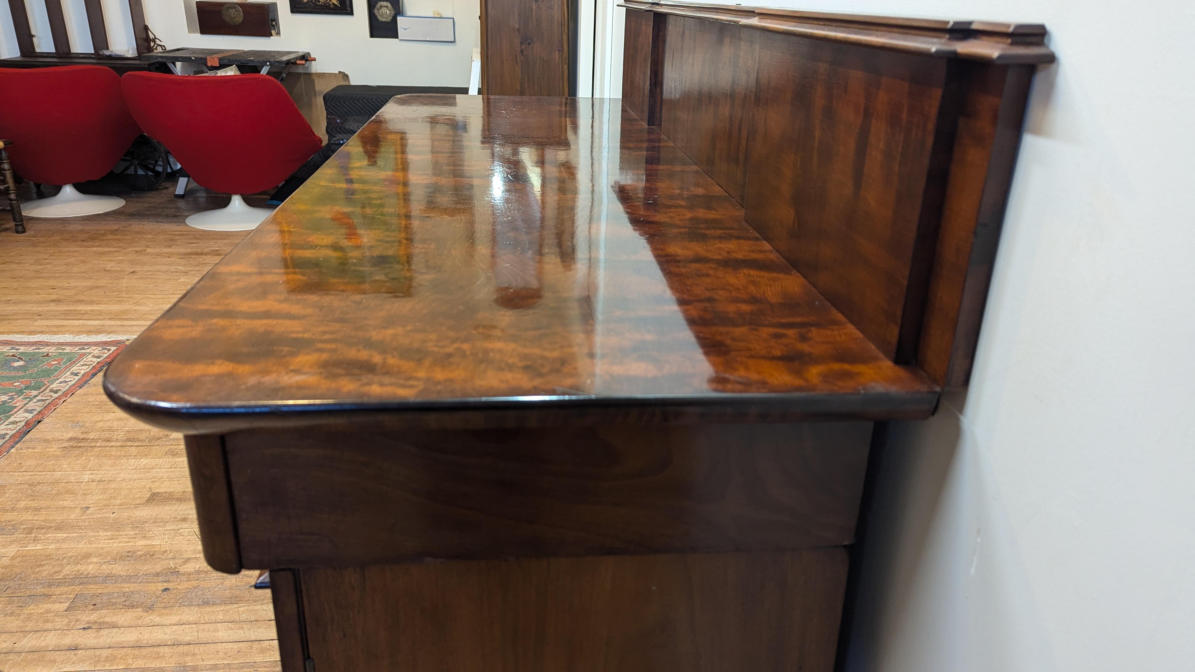 Credenza a due piedistalli in mogano del XIX secolo In condizioni buone in vendita a New York, NY