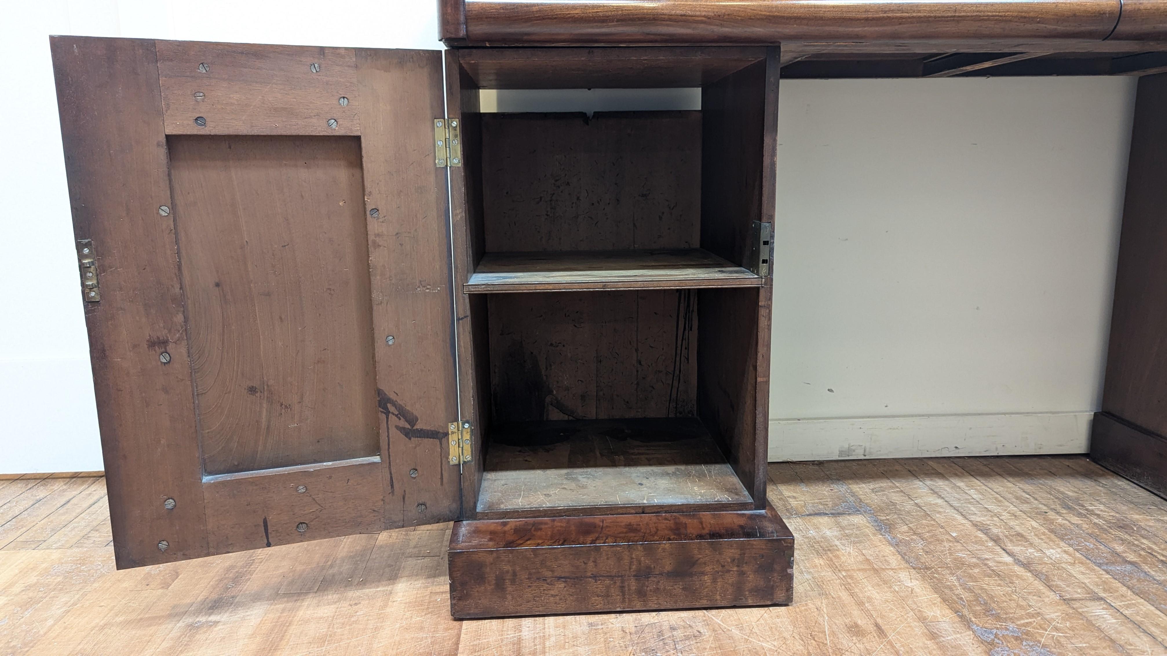 Credenza a due piedistalli in mogano del XIX secolo in vendita 2