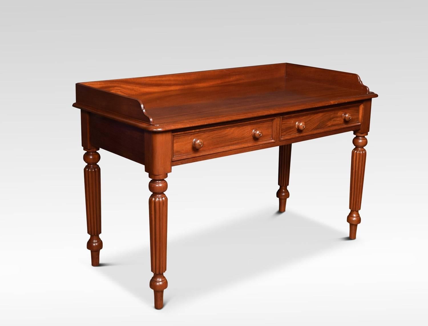19th century writing table, having large mahogany top with raised three quarter gallery above two frieze drawers with turned knobs and ash lined draws. All raised up on turned tapered reeded legs,

Dimensions:
Height 31 inches
Length 50
