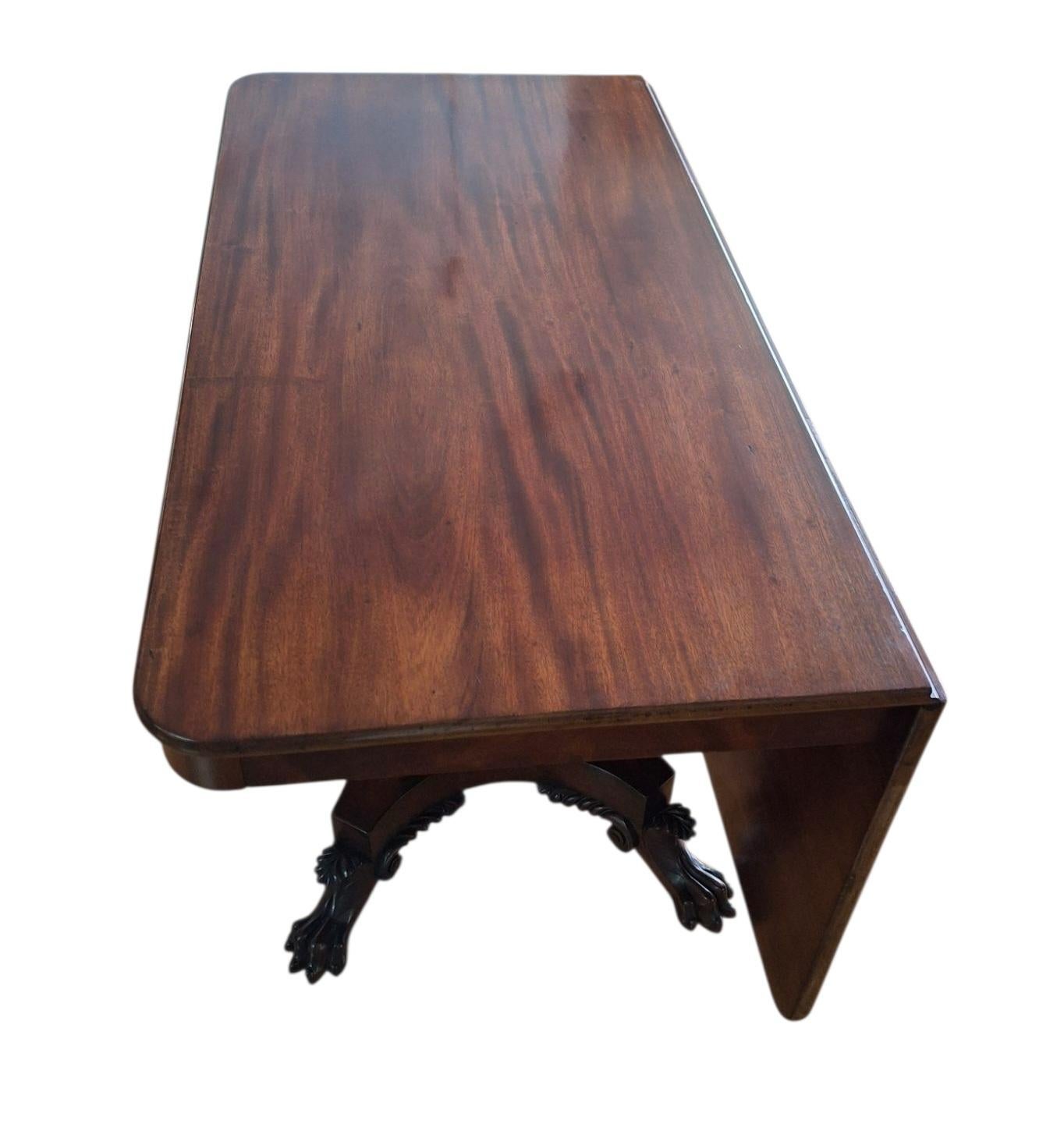 XIXe siècle Table à déjeuner/carte en deux parties en acajou du 19e siècle en vente