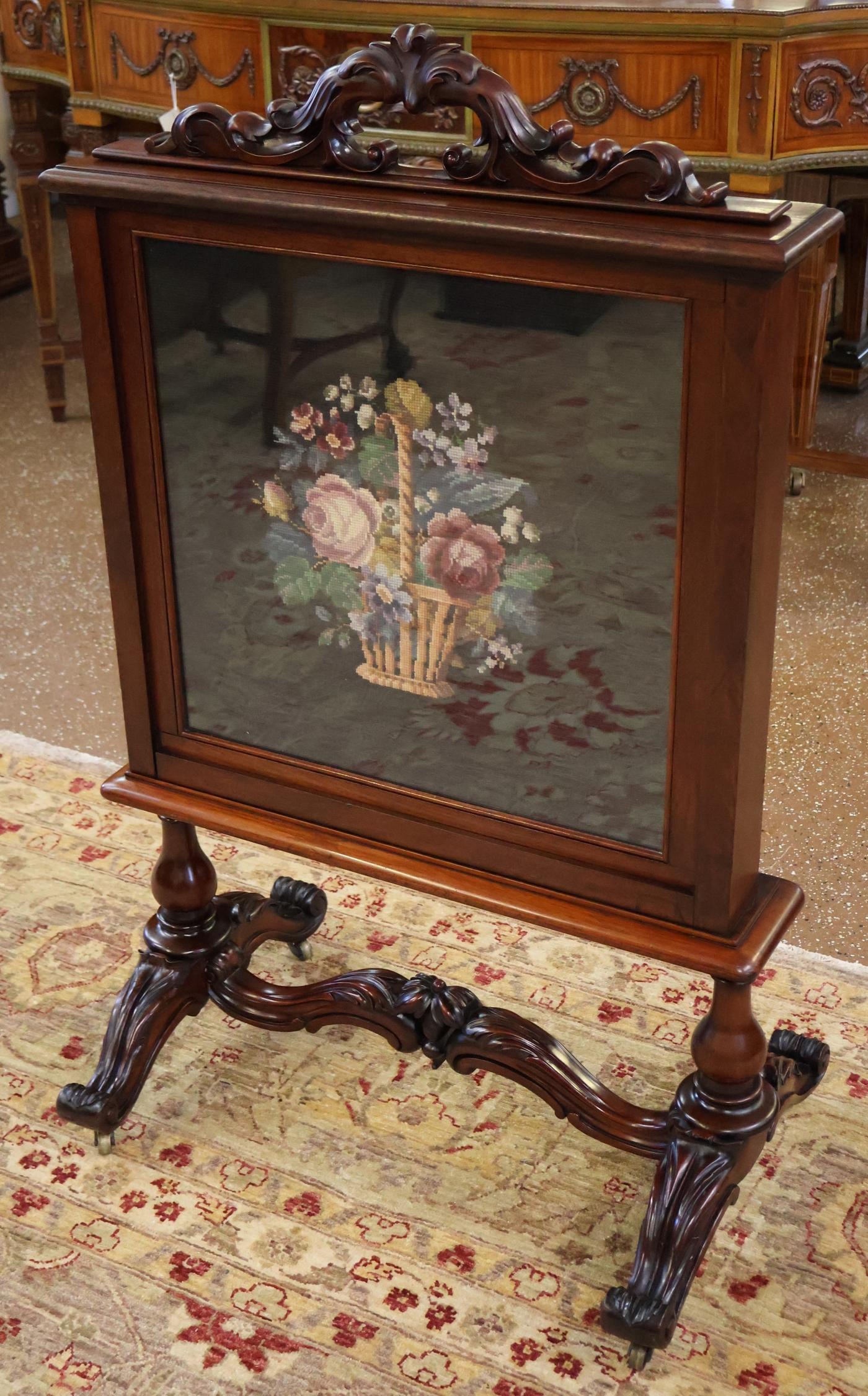 Americano Paravento per caminetto in mogano del XIX secolo, in stile rococò vittoriano, con arazzo ad ago in vendita