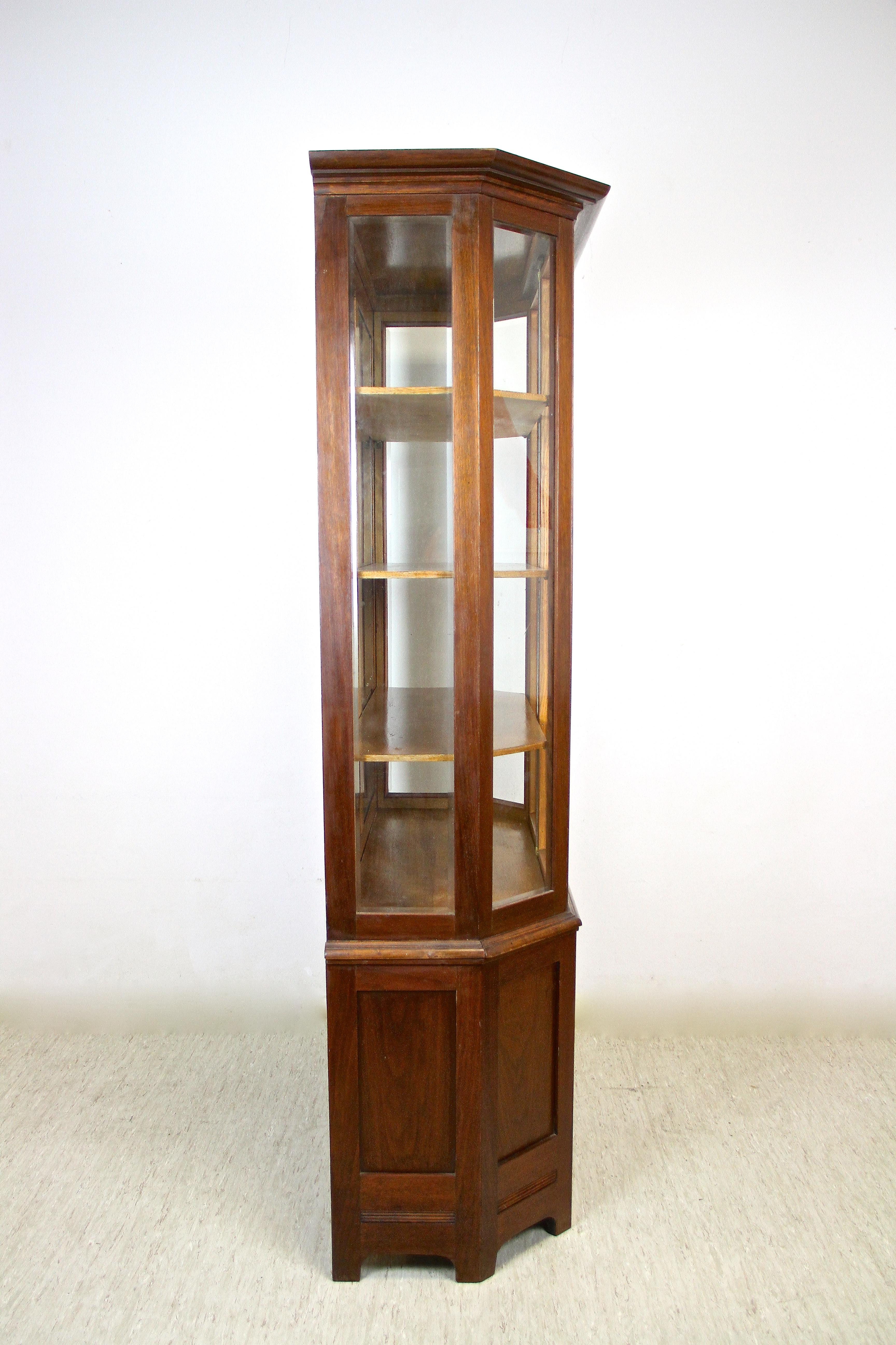 19th Century Mahogany Vitrine Cabinet with Faceted Glass, Austria, circa 1910 For Sale 2