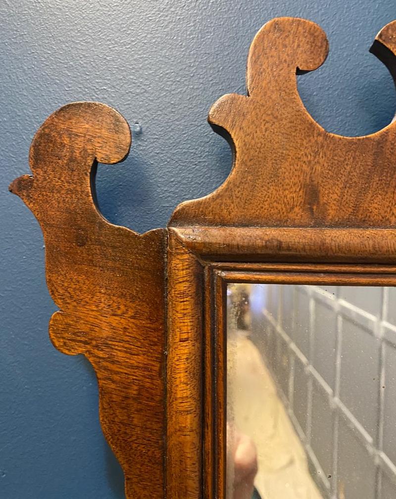 19th century mahogany wall mirror
Measures: 33
