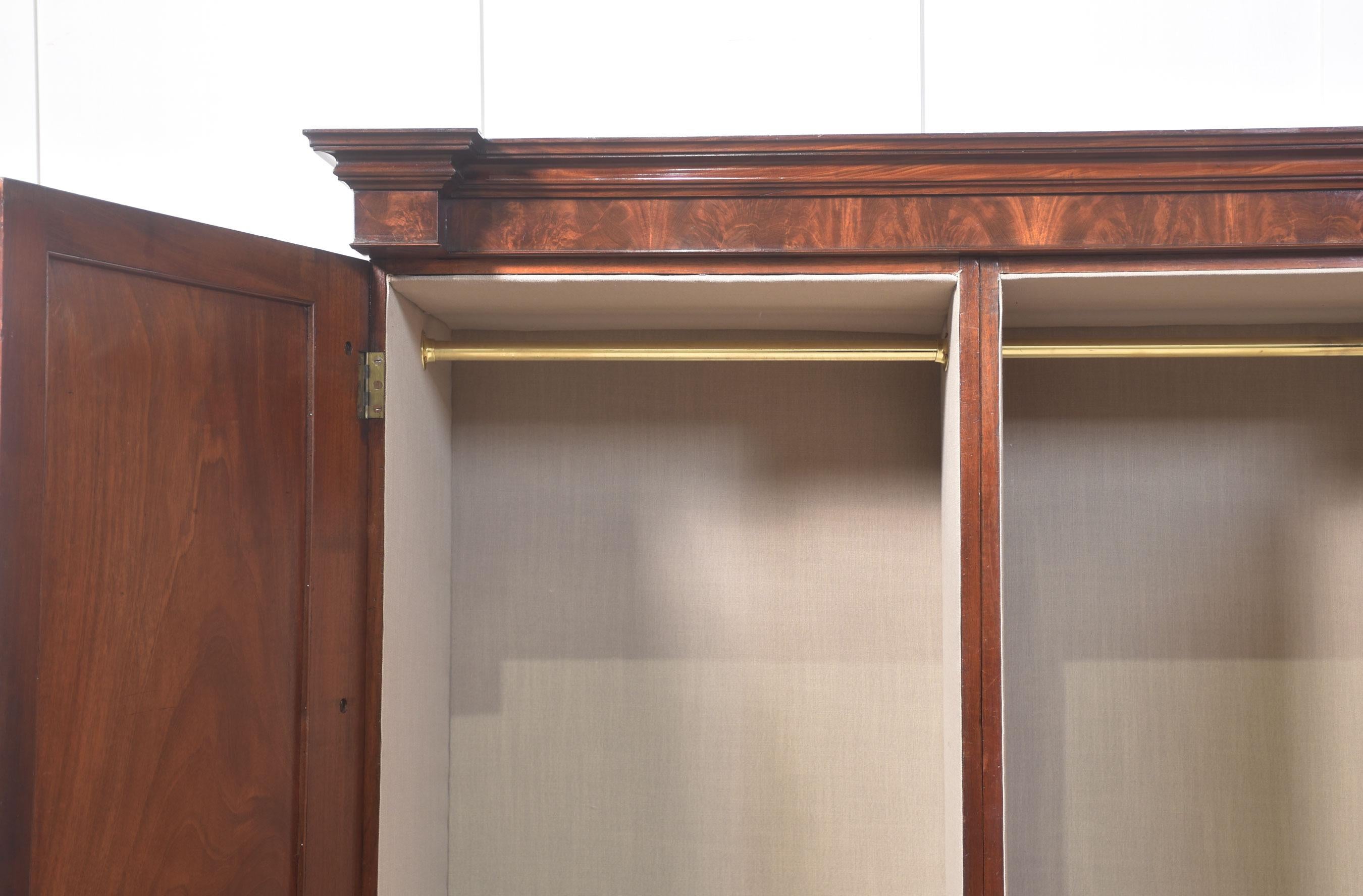 19th century Mahogany wardrobe In Good Condition In Cheshire, GB