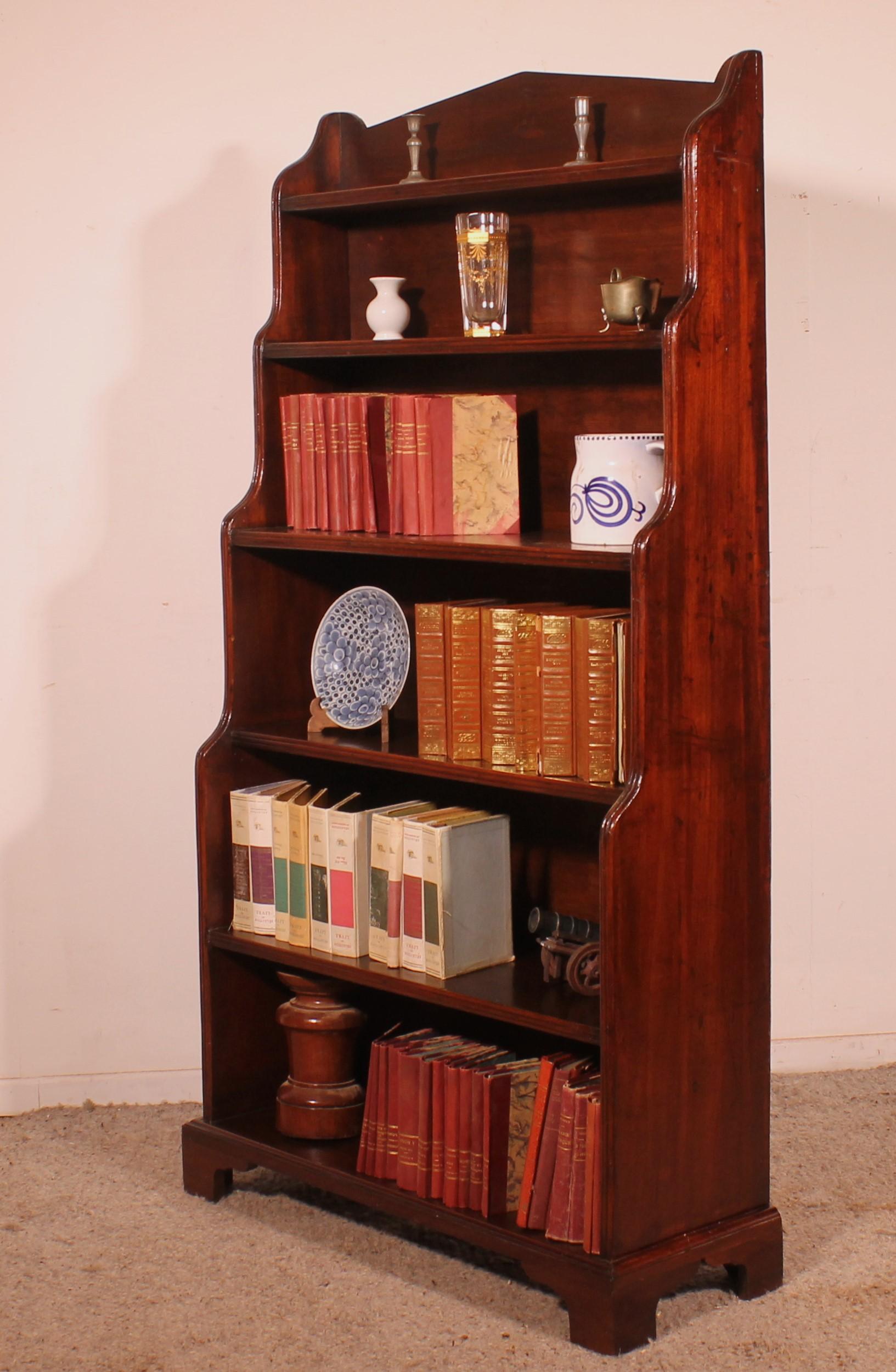 Libreria a cascata in mogano del XIX secolo in vendita 4