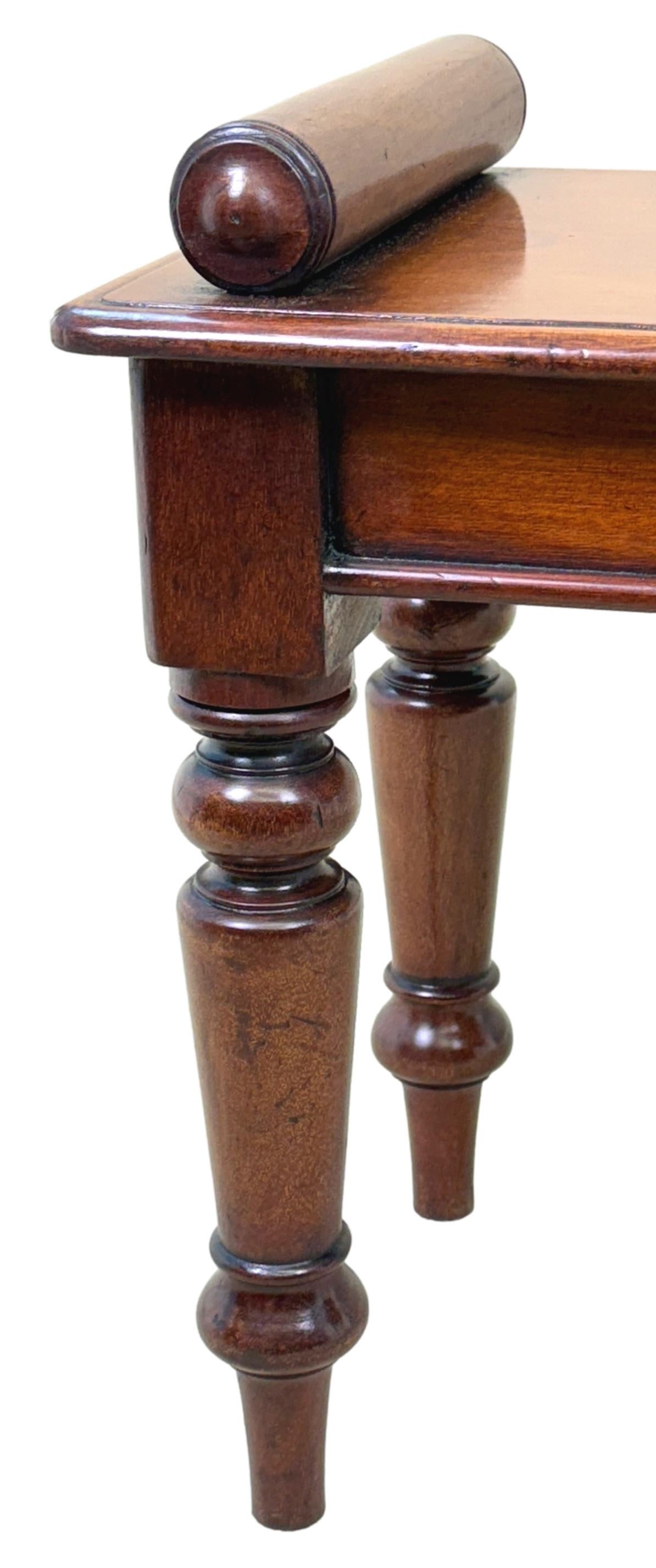 19th Century Mahogany Window Seat Hall Bench In Good Condition In Bedfordshire, GB