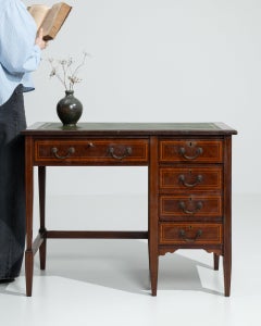 19th Century Mahogany Wood Edwardian Desk With Leather Top