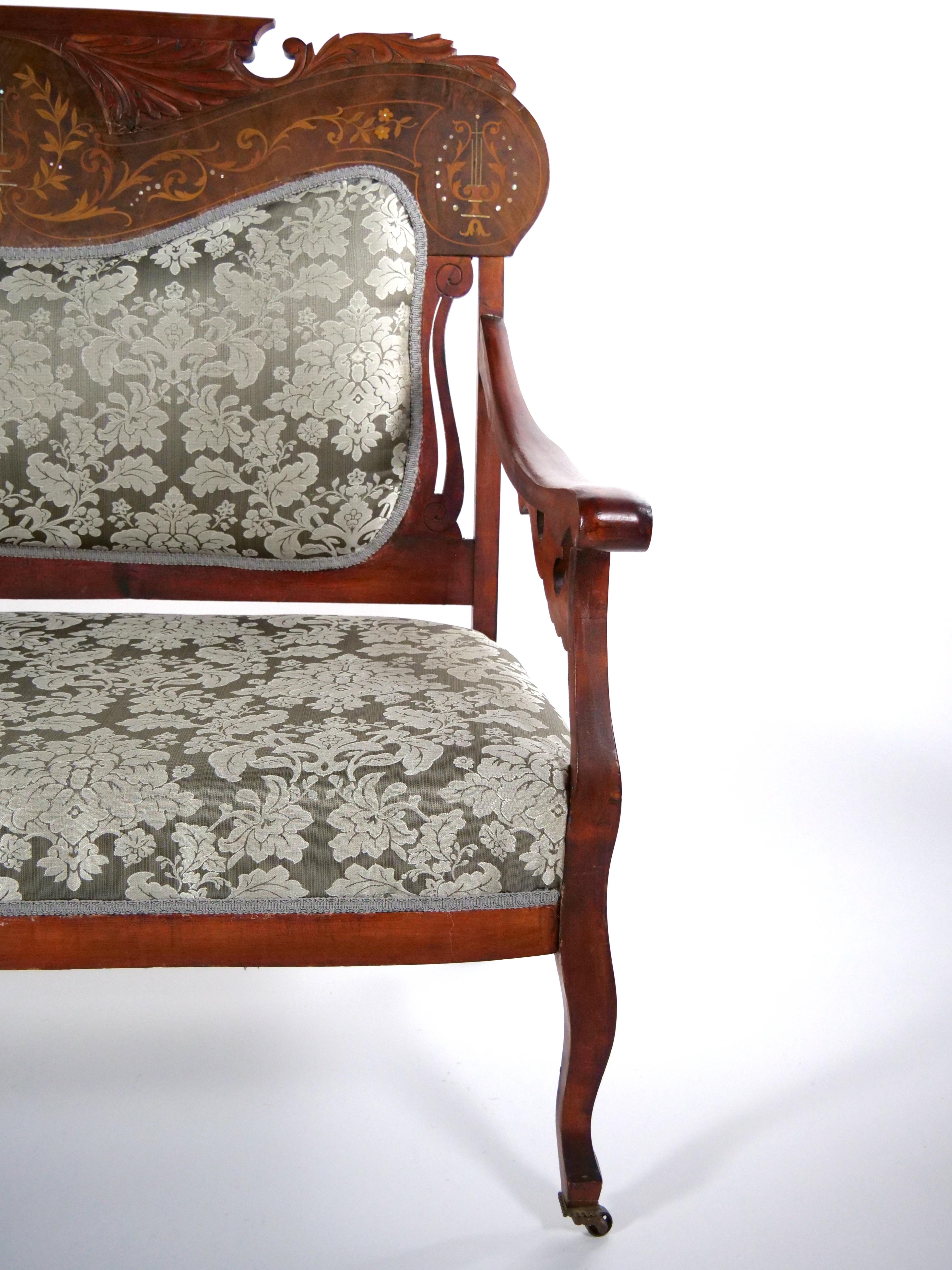 19th Century Mahogany Wood Frame Inlay Marquetry Top Settee  In Good Condition For Sale In Tarry Town, NY