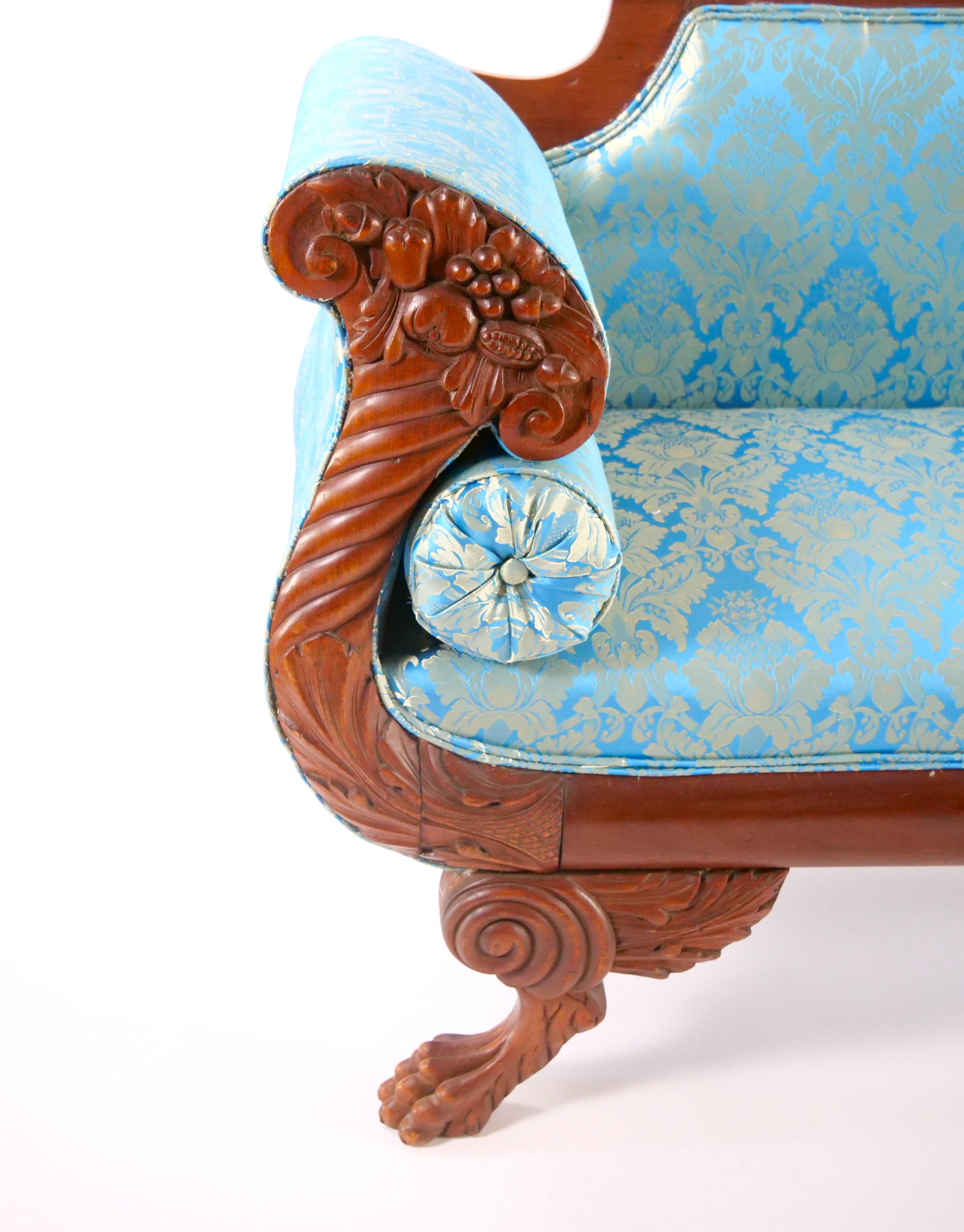 Mahagoniholz gerahmtes gepolstertes Sofa im Empire-Stil des 19. Jahrhunderts im Zustand „Gut“ im Angebot in Tarry Town, NY