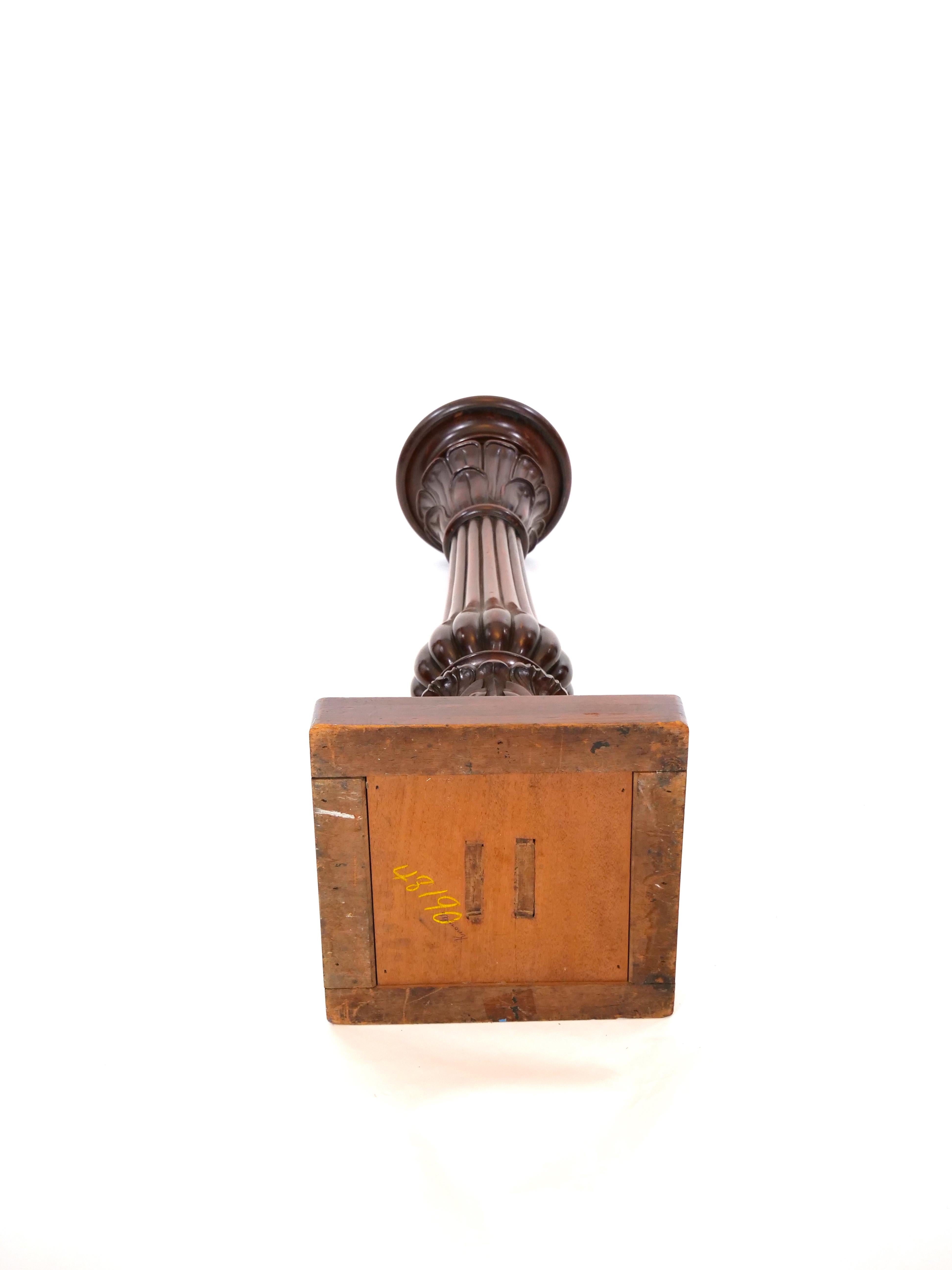 Mahagoniholz-Sockeltisch aus dem 19. Jahrhundert im Angebot 4
