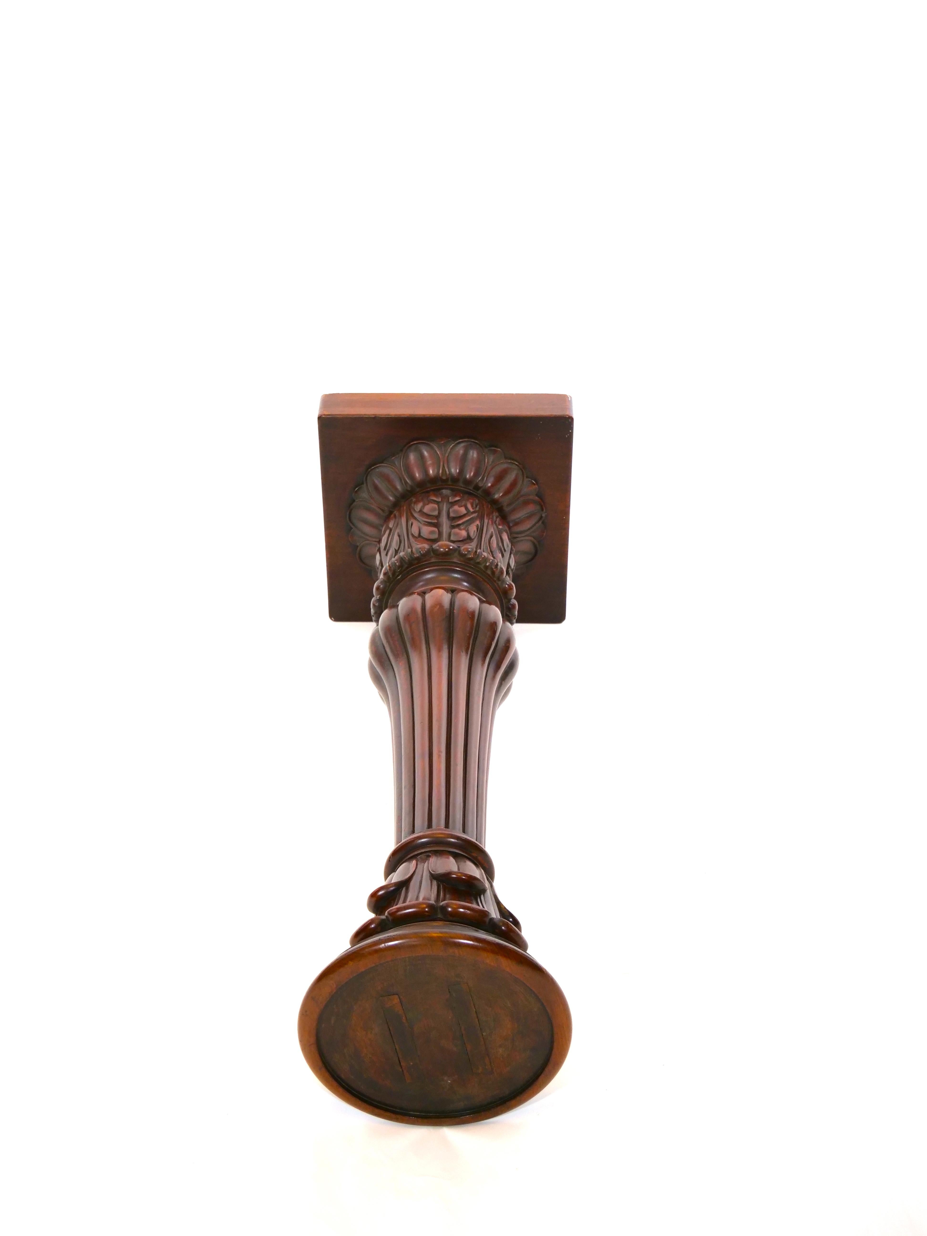 Mahagoniholz-Sockeltisch aus dem 19. Jahrhundert im Zustand „Gut“ im Angebot in Tarry Town, NY