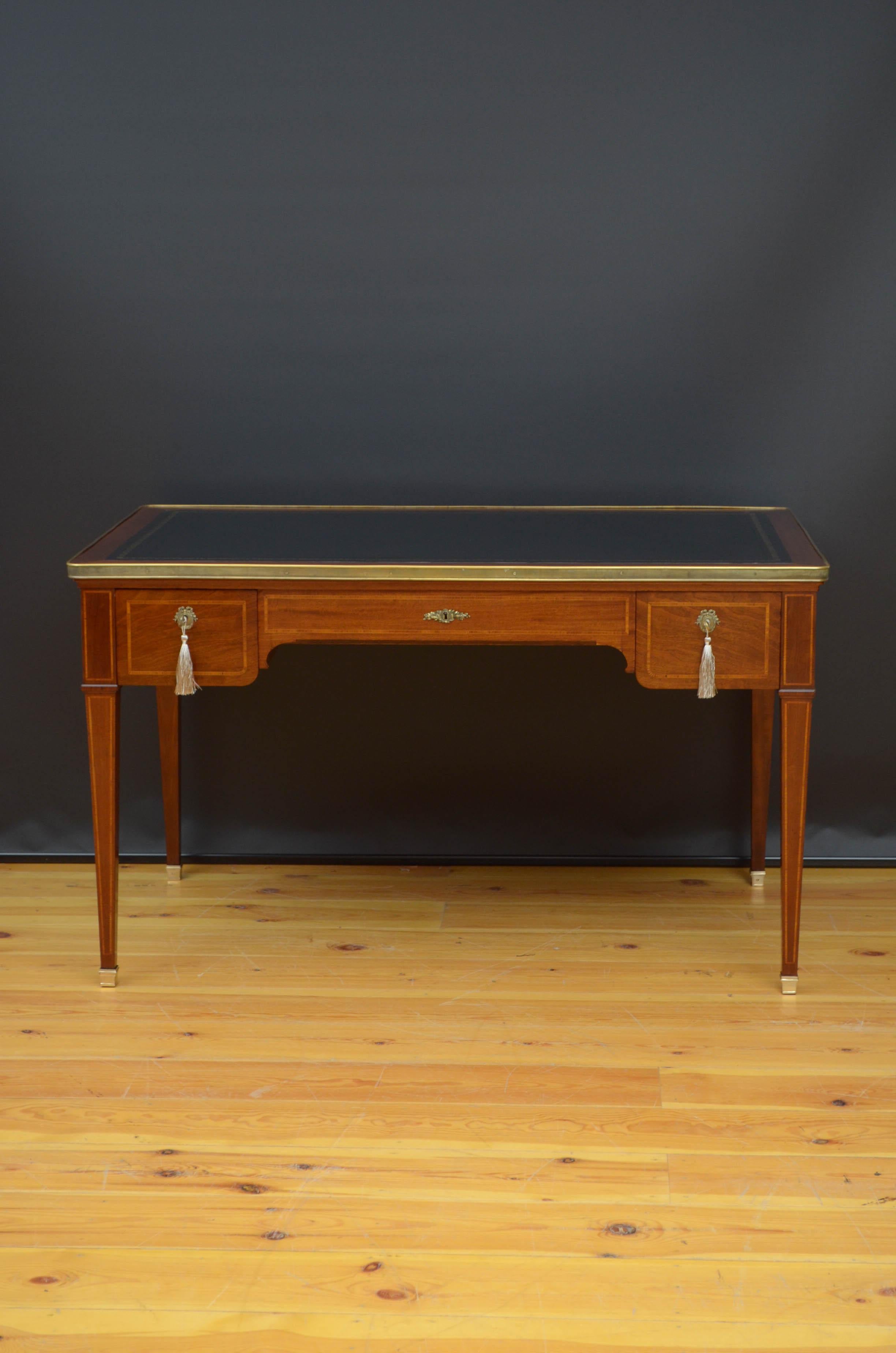 Sn5175 fine quality French mahogany desk, having black tooled leather writing surface with two additional sliders to sides, brass decoration to the top edge and three oak lined and satinwood crossbanded drawers, all fitted with original working