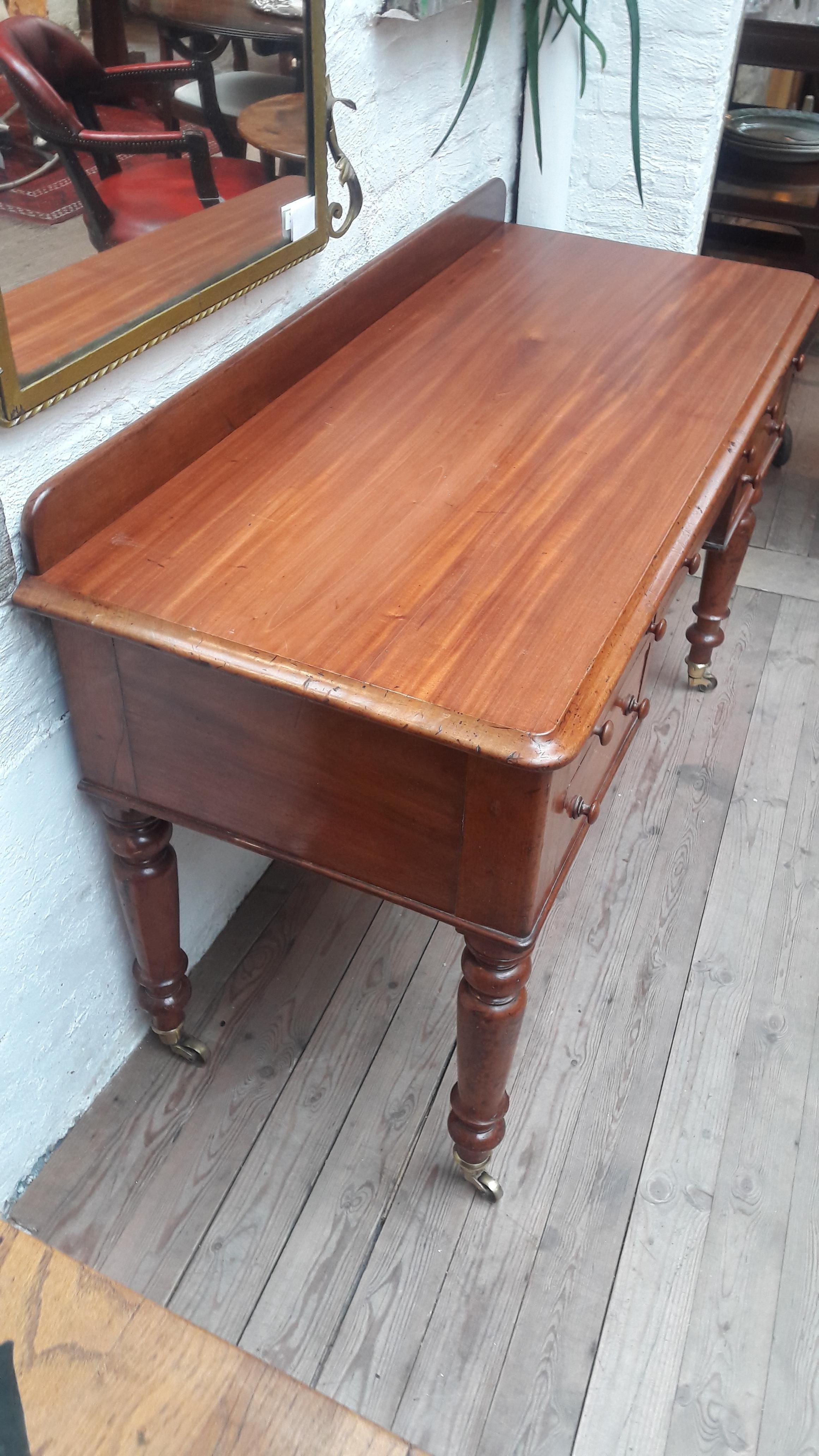 19th Century Mahogany Writing Table (Spätviktorianisch)