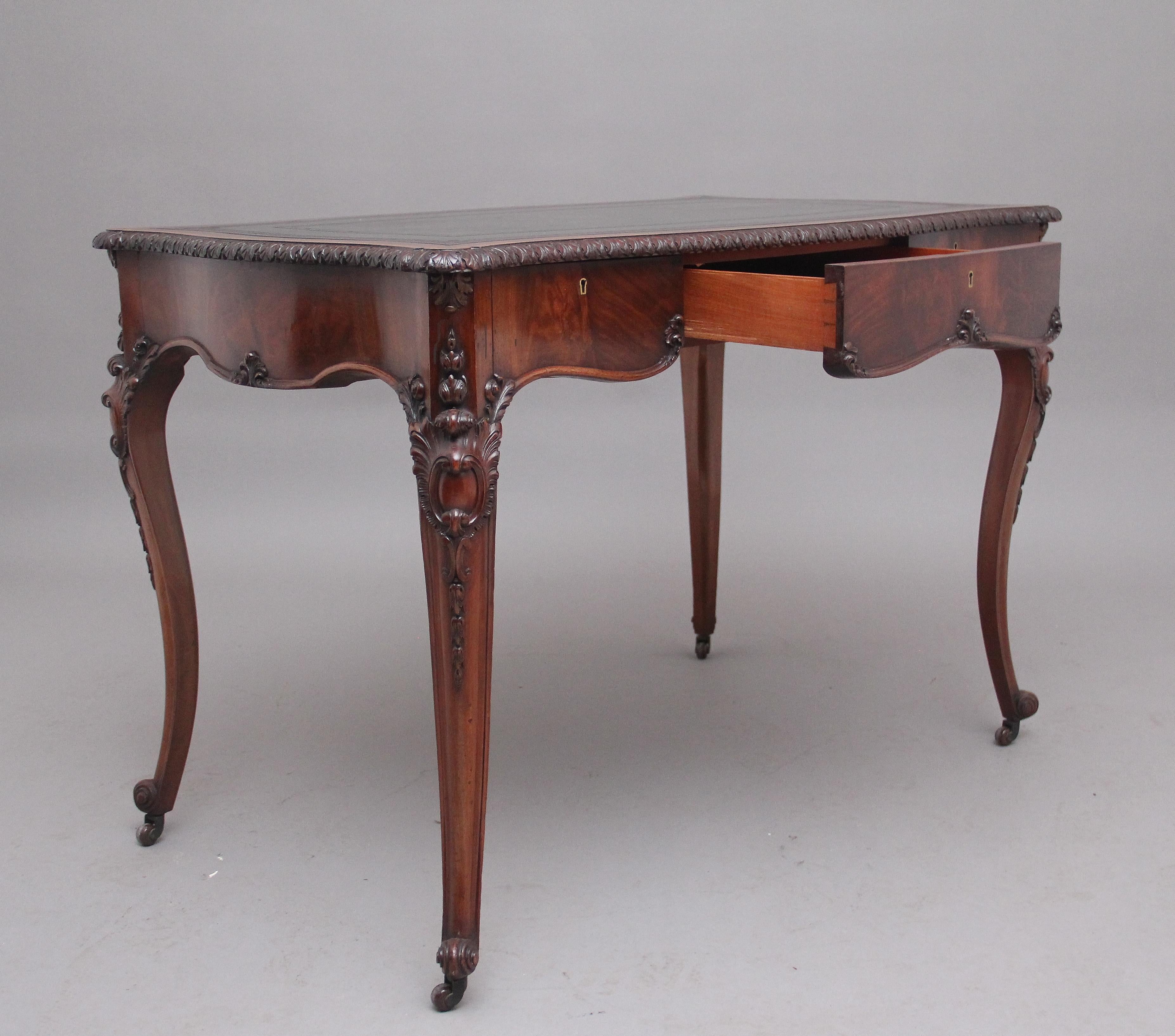 Mahagoni-Schreibtisch aus dem 19. Jahrhundert (Britisch)
