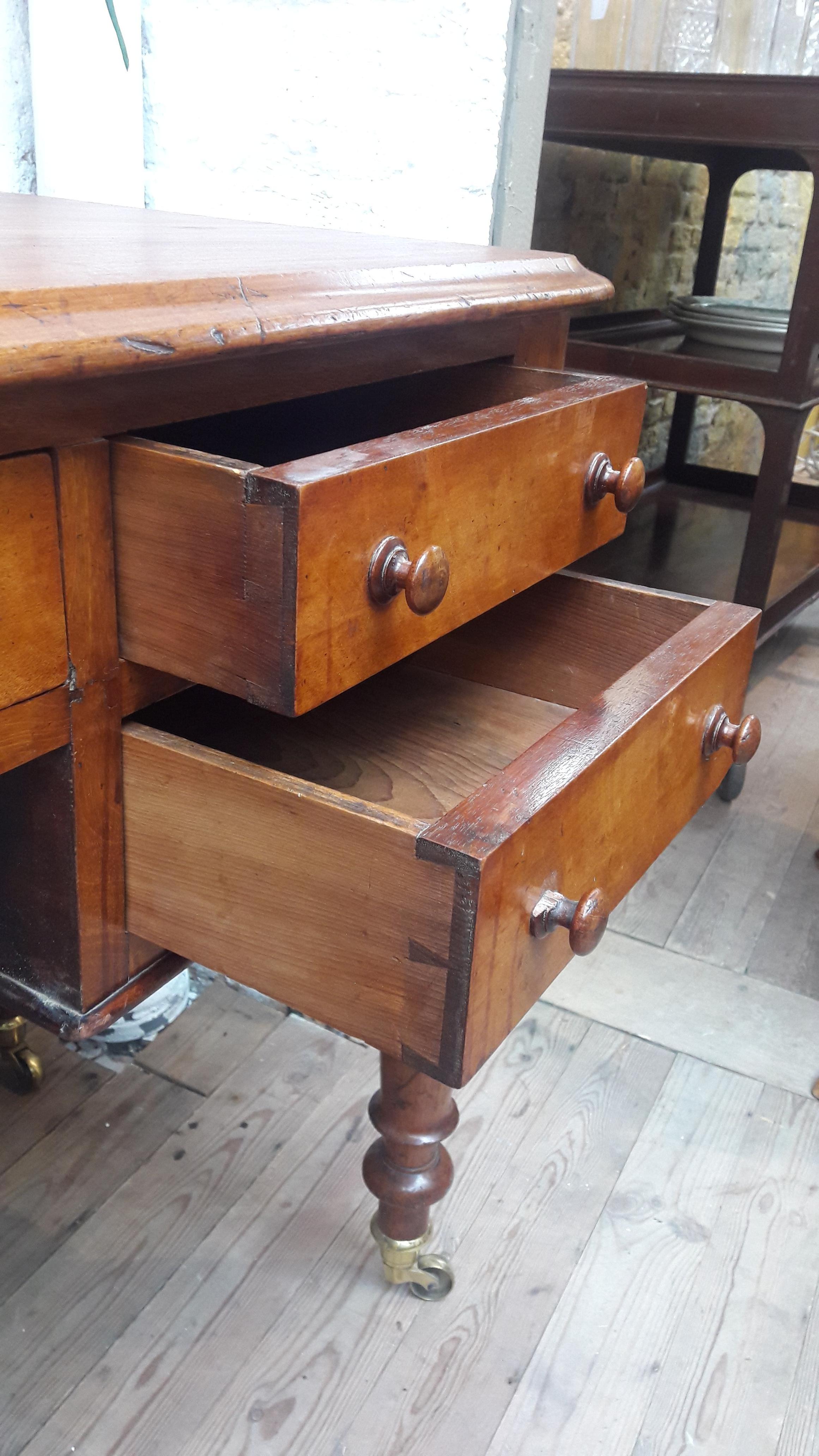 19th Century Mahogany Writing Table (Englisch)