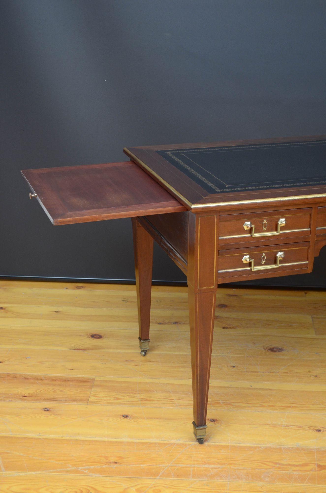 19th Century Mahogany Writing Table For Sale 1