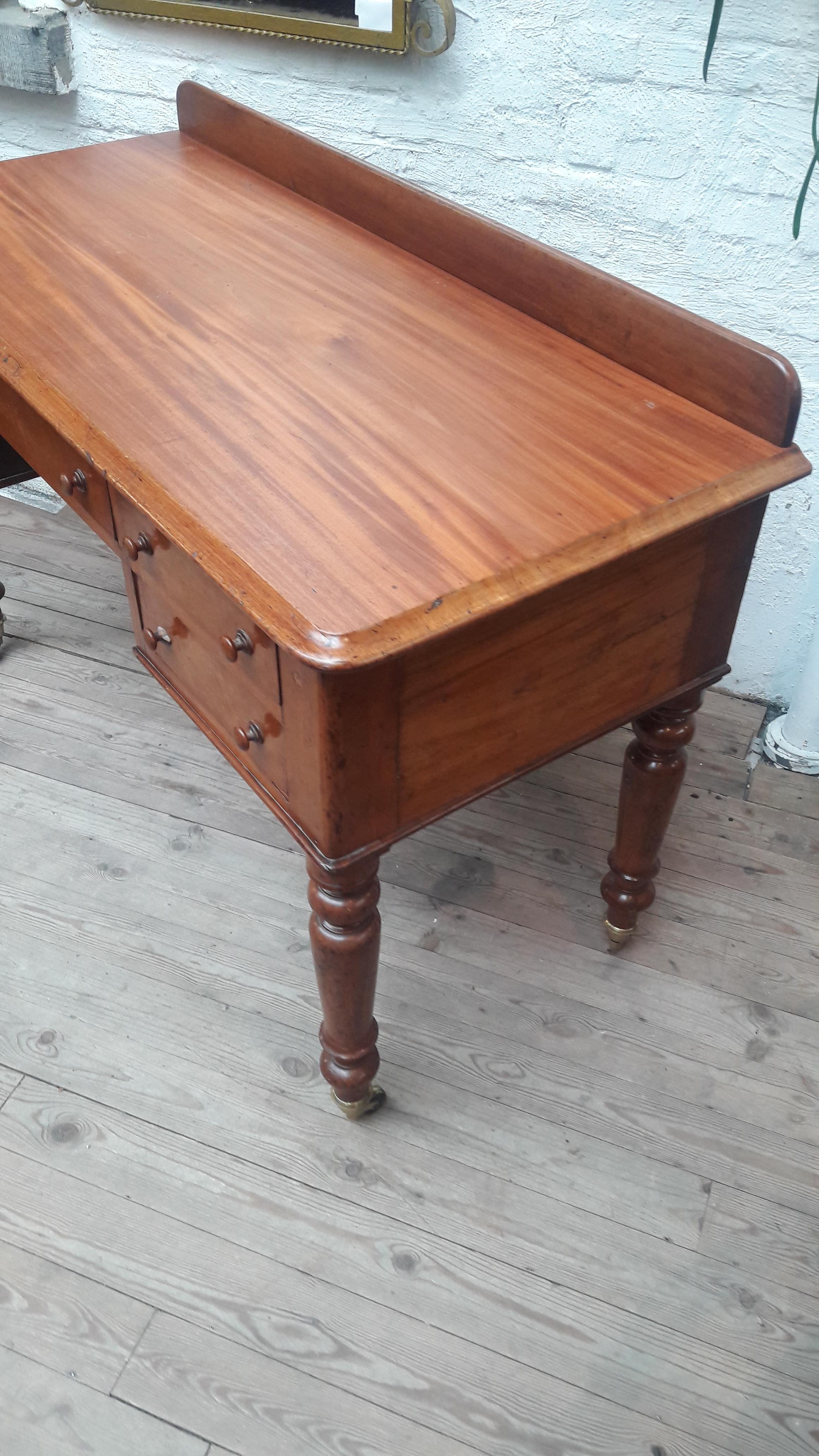 19th Century Mahogany Writing Table (Poliert)