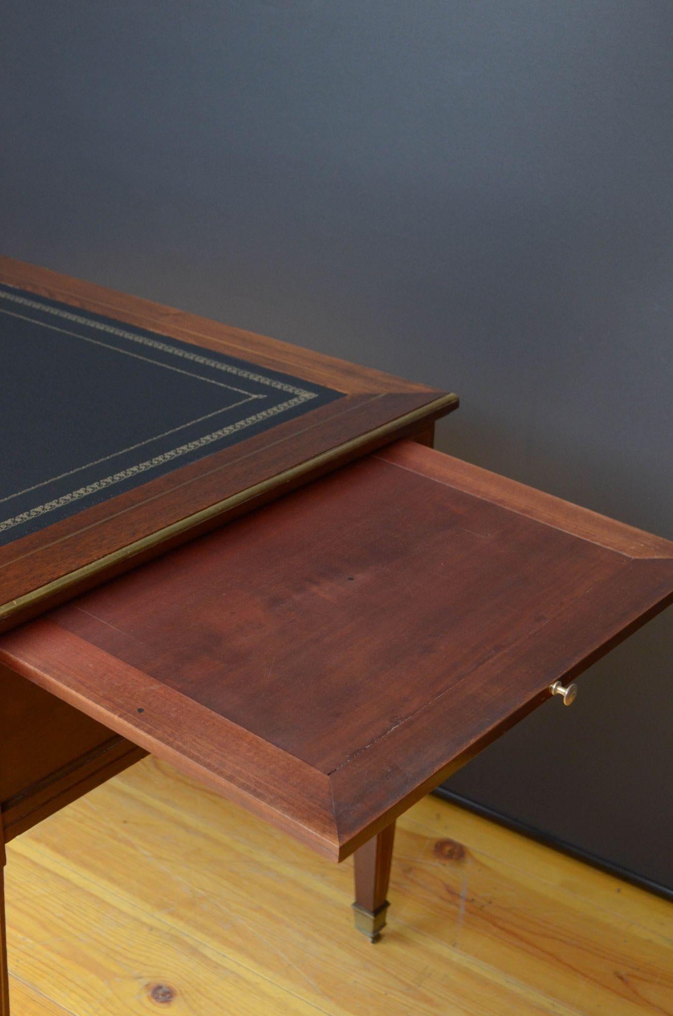 Acajou Table à écrire en acajou du 19e siècle en vente