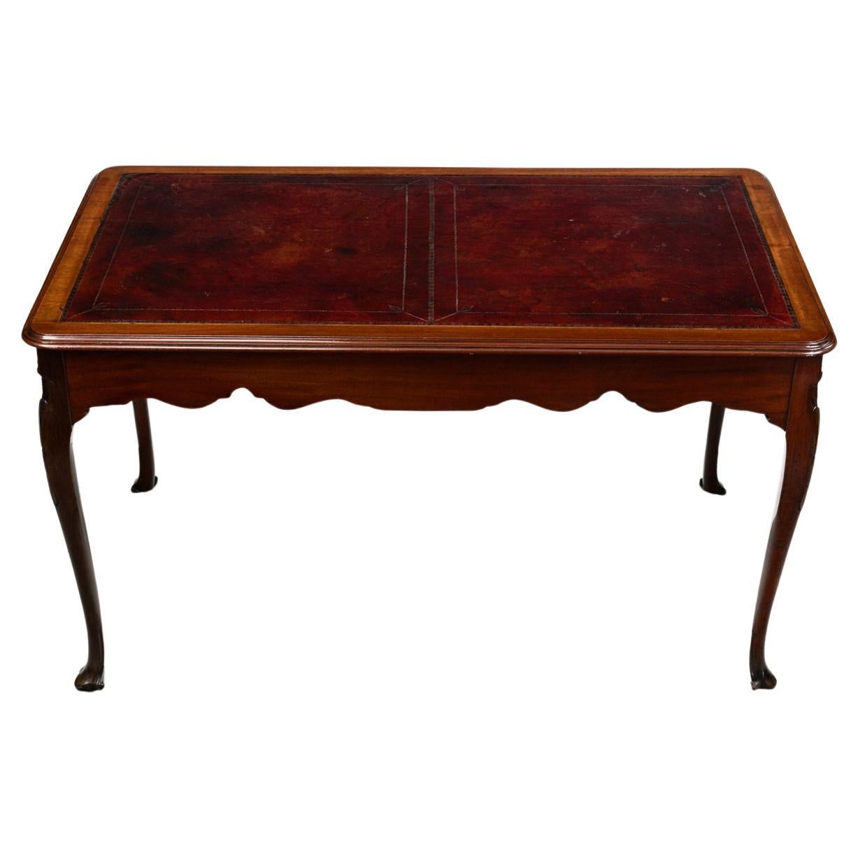 Table à écrire en acajou du 19e siècle avec plateau en cuir toilé