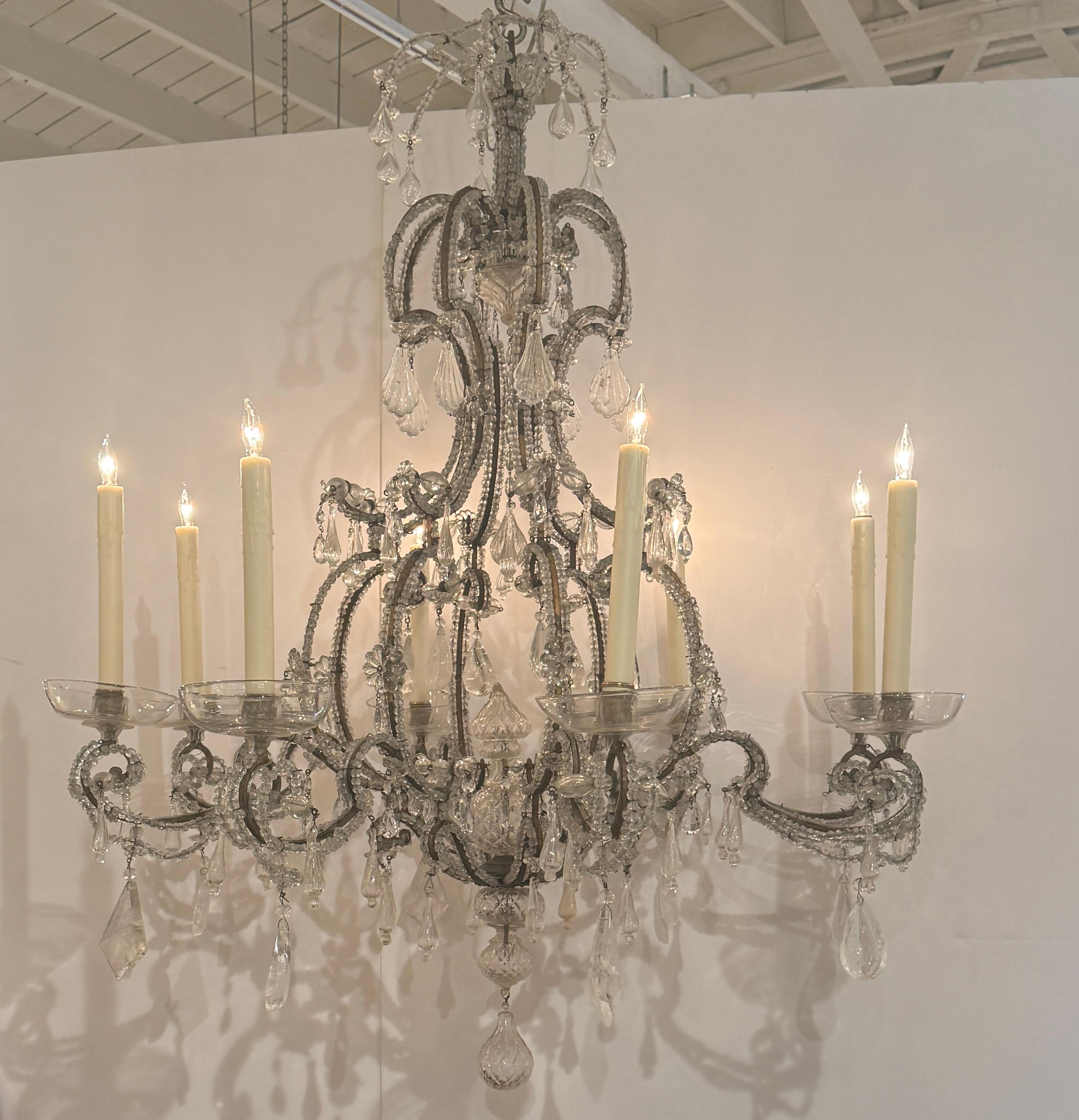 Maison Baguès Kronleuchter aus Bergkristall und Perlen aus dem 19. (Metall) im Angebot