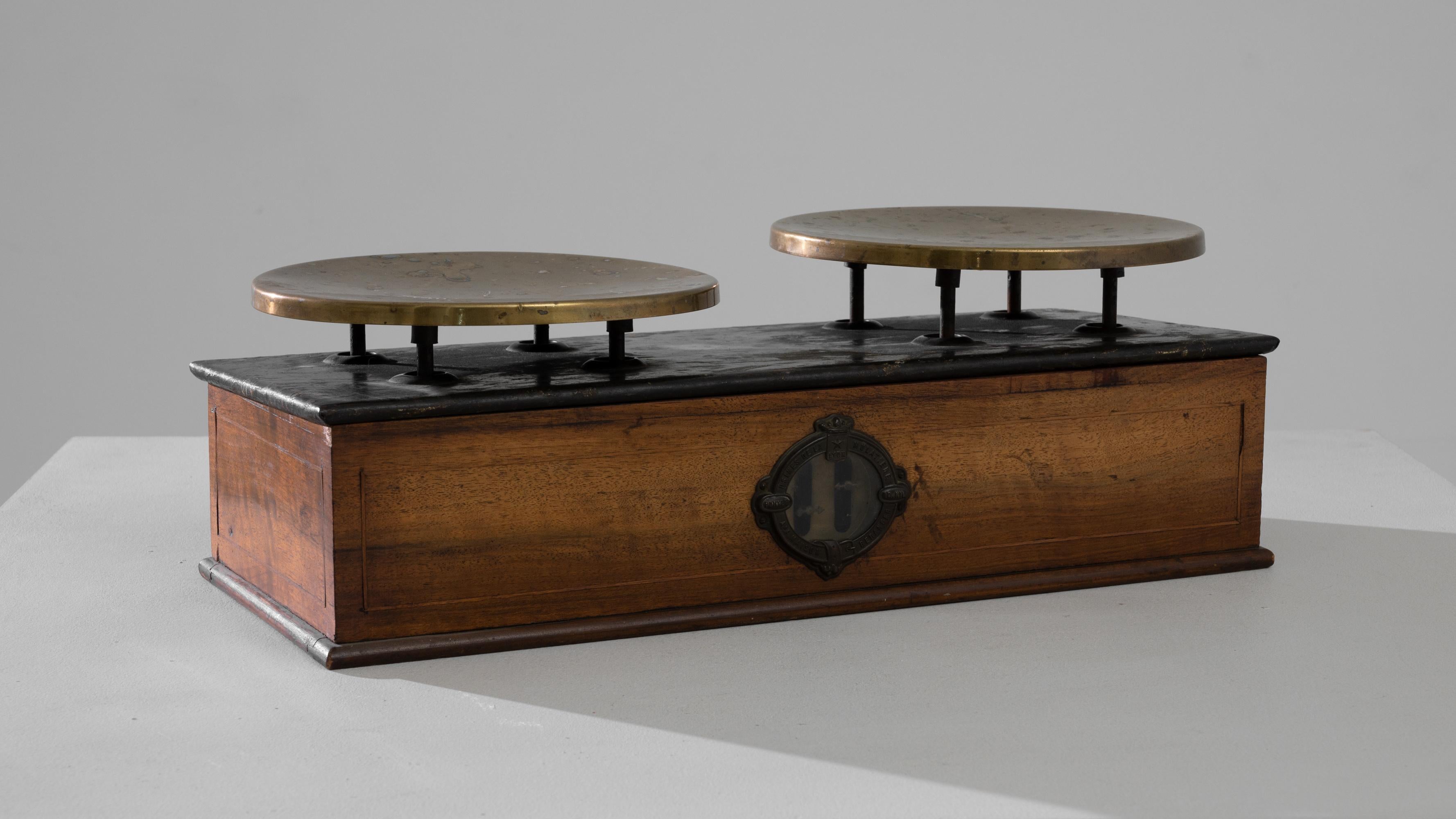 19th Century Maison Béranger Wooden and Metal Scale 1