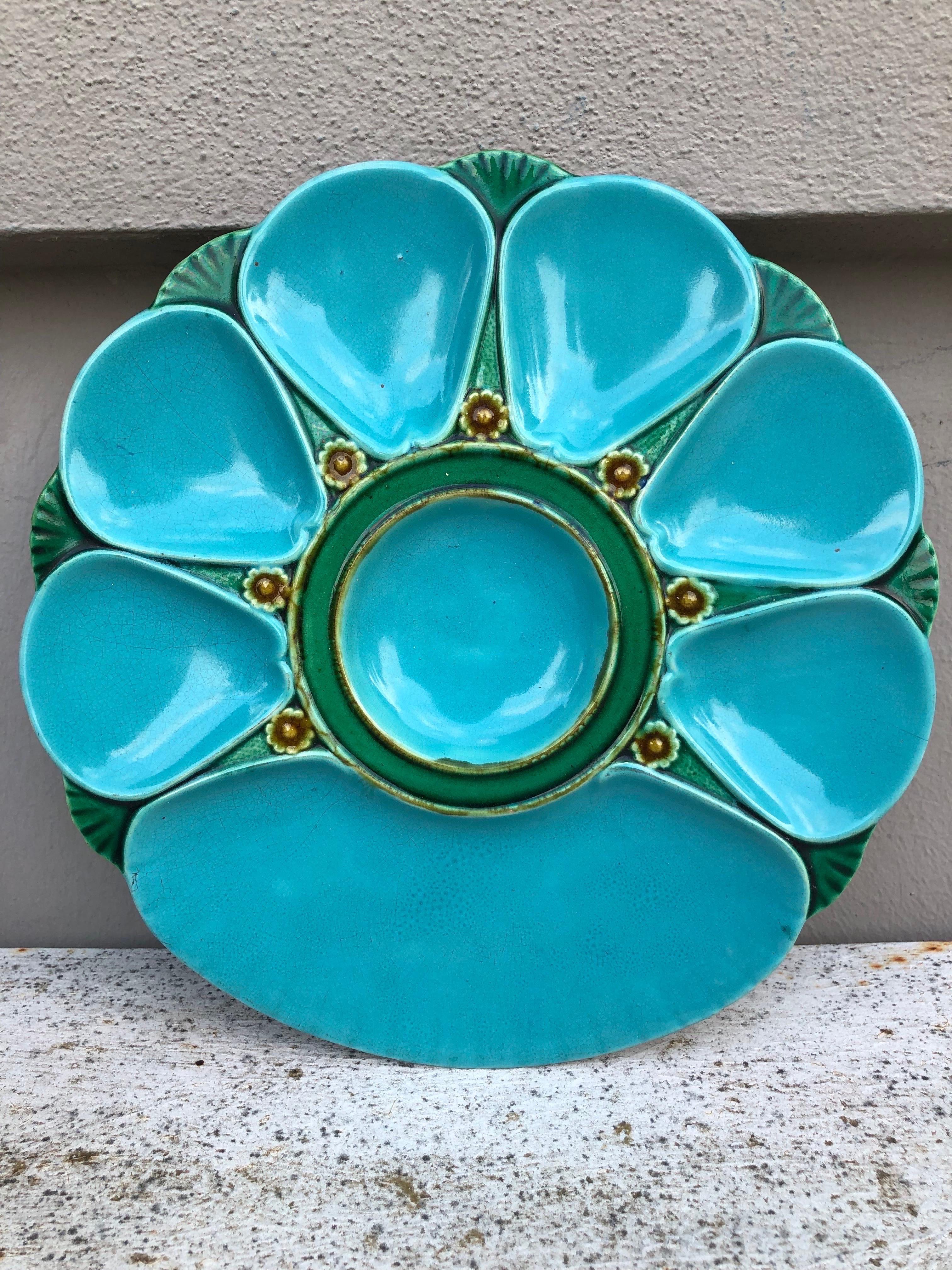 assiette Aqua Oyster en majolique du 19ème siècle Minton.