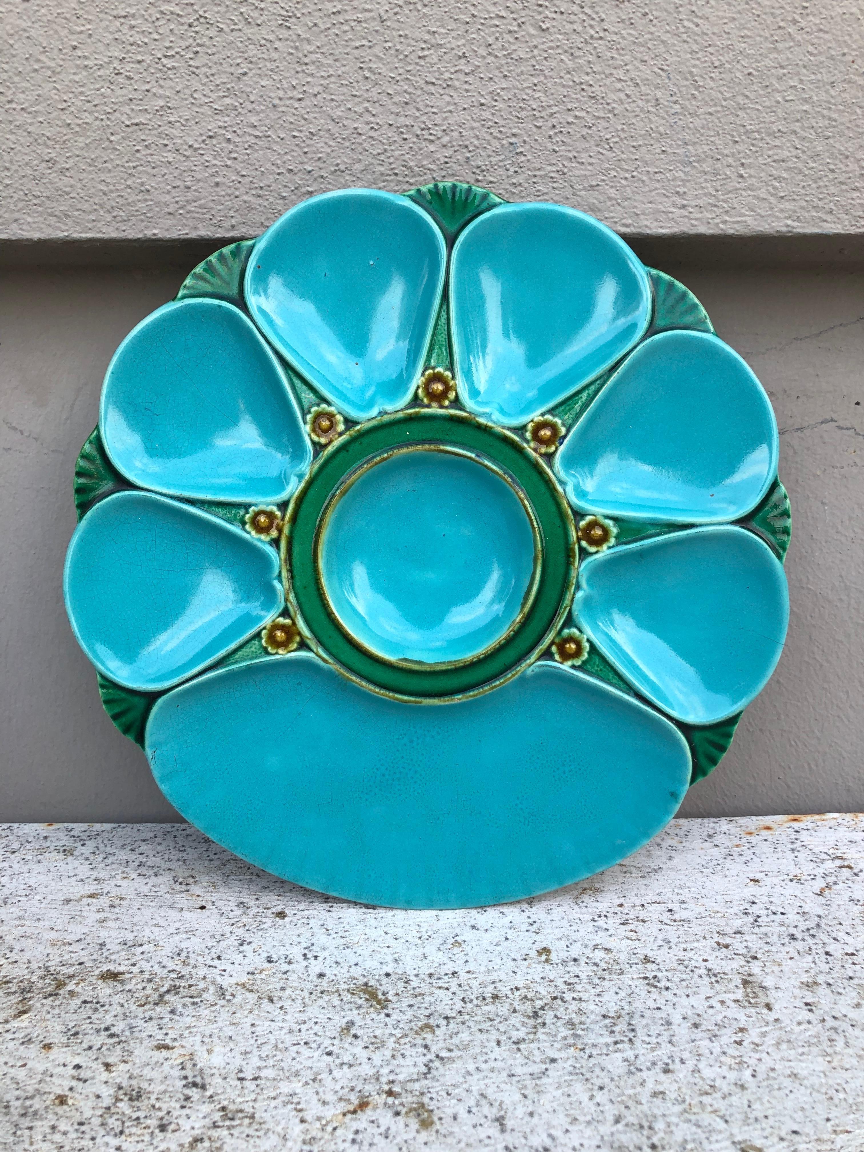 Victorien Assiette à huîtres aqua en majolique du 19ème siècle Minton en vente