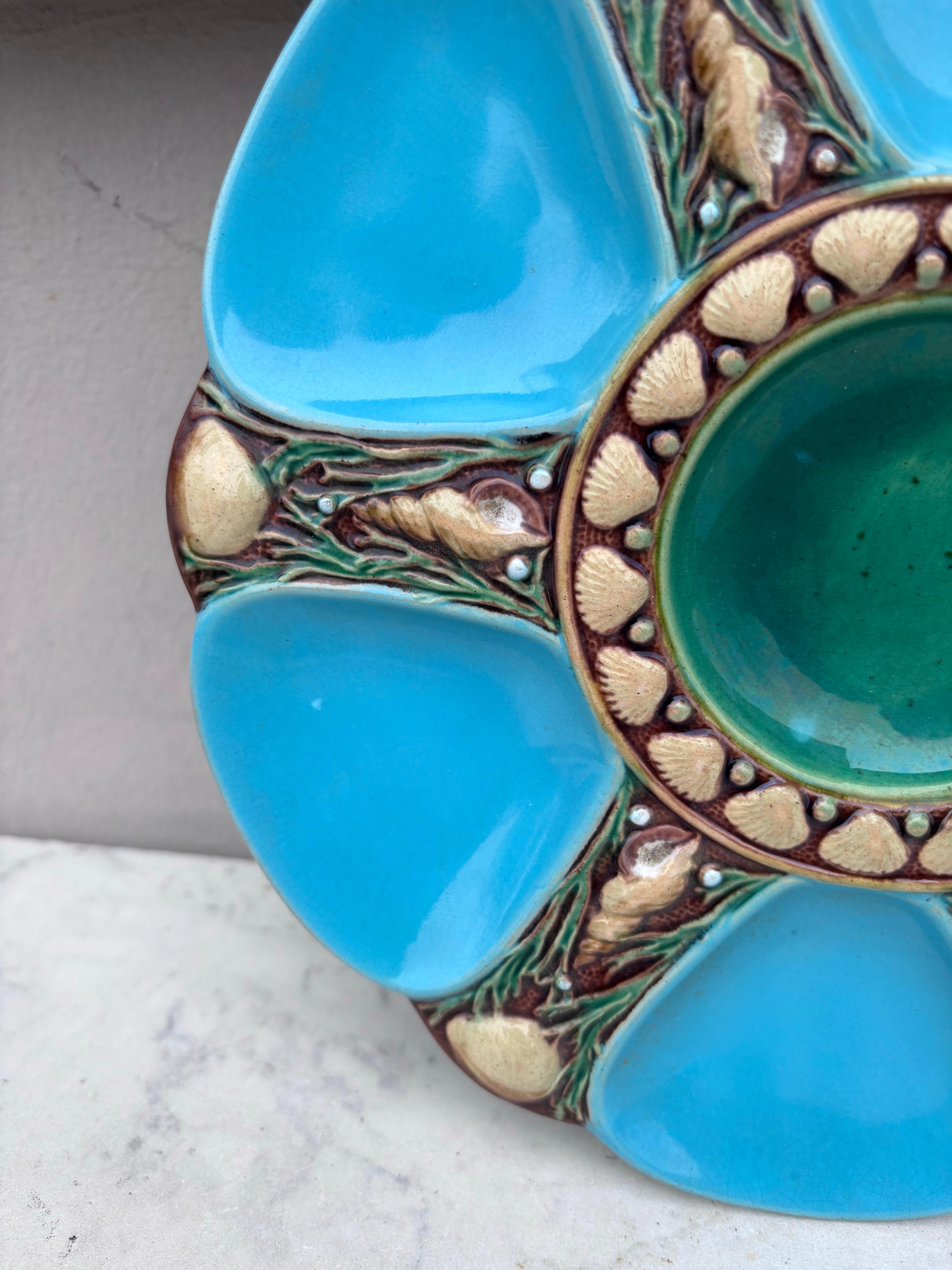 Inglese Piatto in maiolica Aqua Oyster del XIX secolo Minton