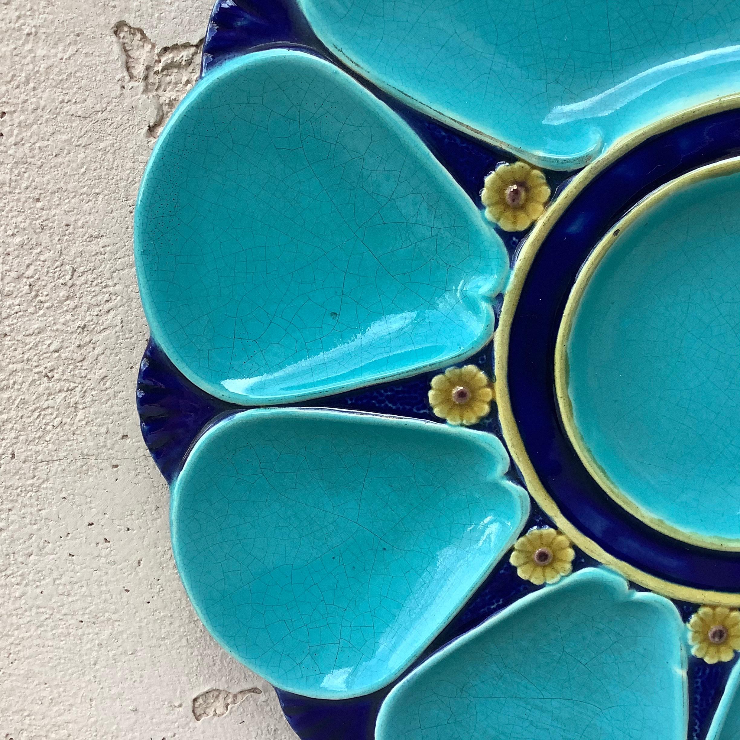 assiette à huître Aqua du 19ème siècle en majolique Minton Bon état - En vente à Austin, TX