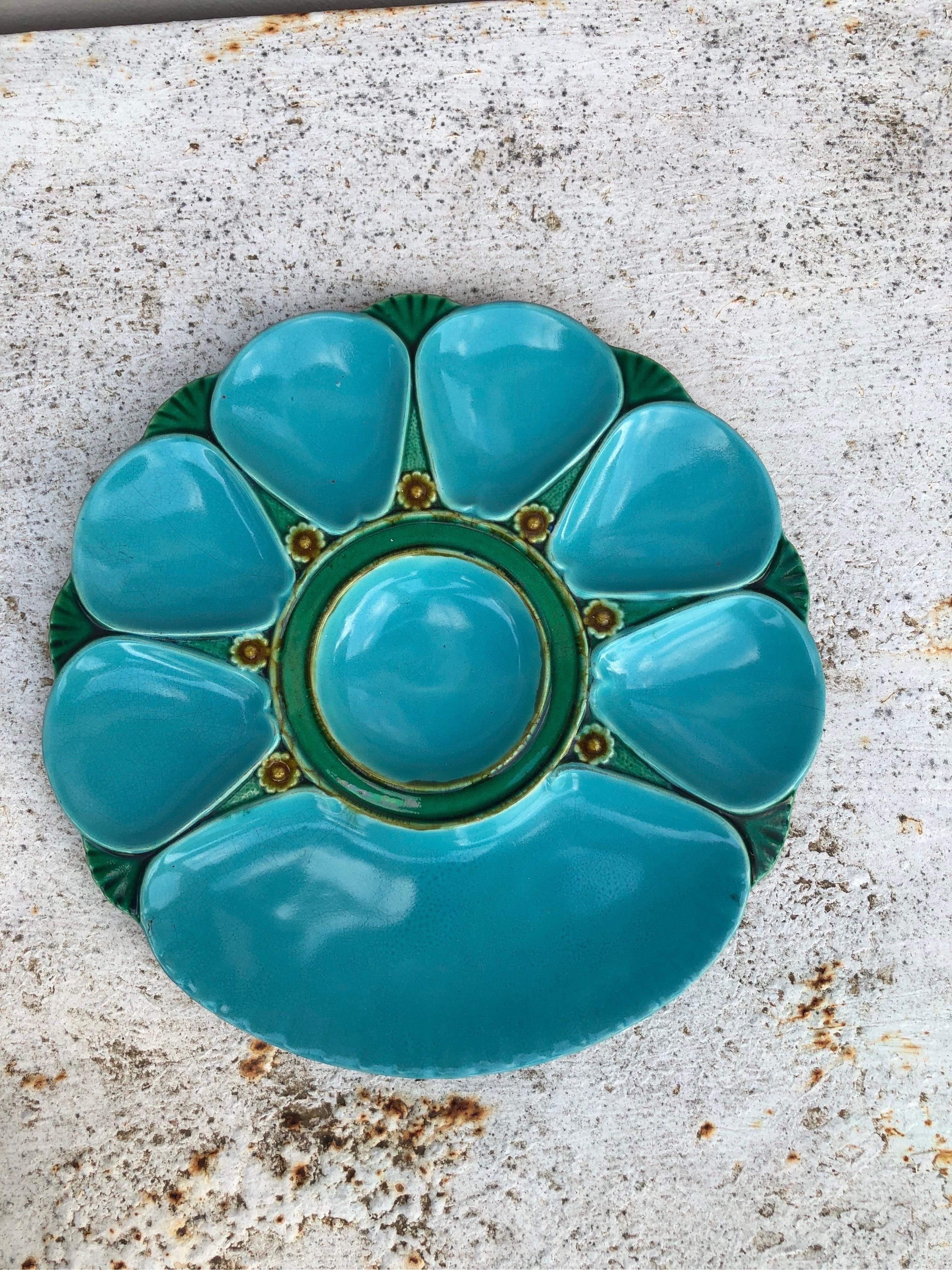 Assiette à huîtres aqua en majolique du 19ème siècle Minton Bon état - En vente à Austin, TX