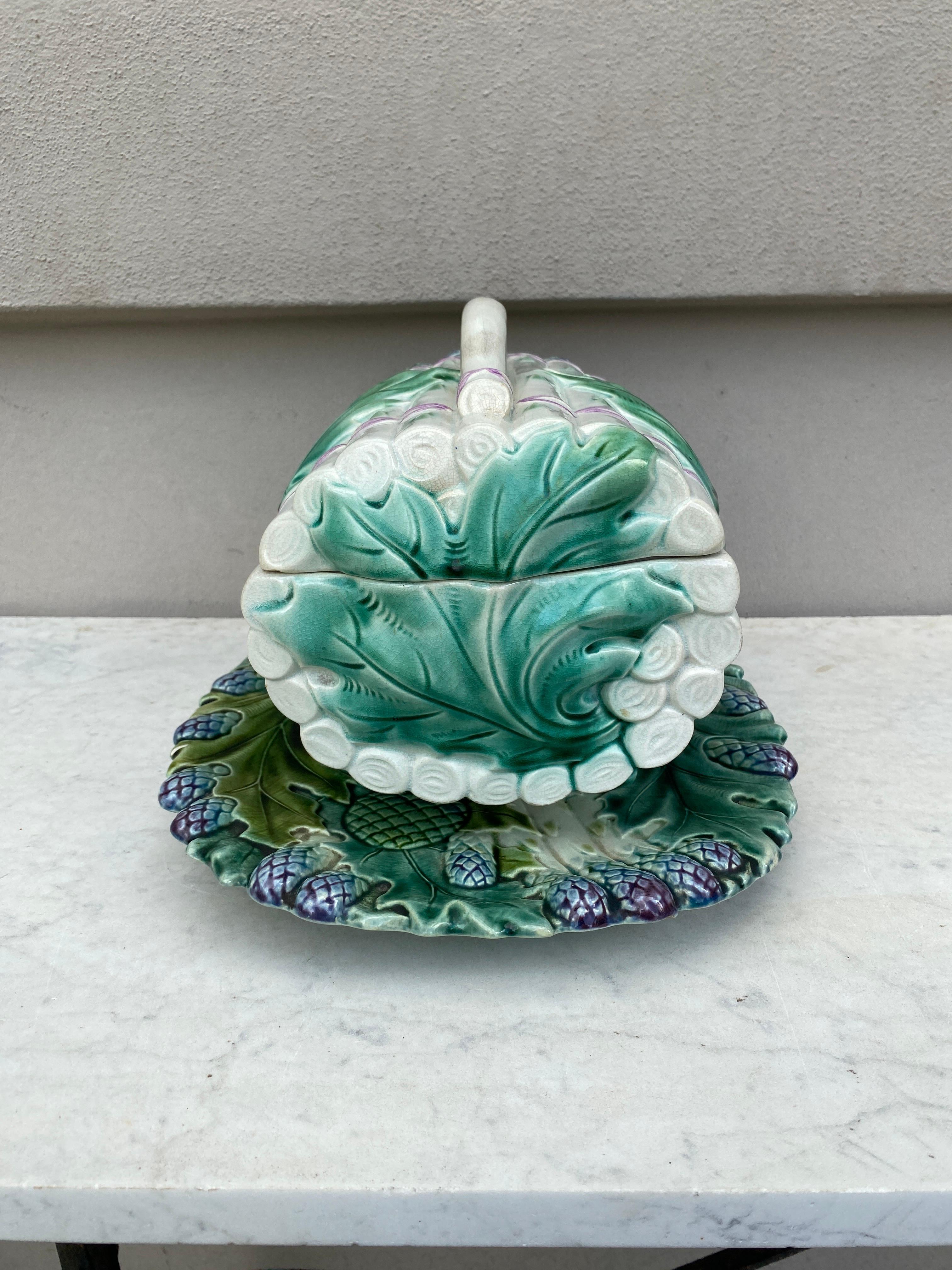 19th Century Majolica Asparagus and Artichoke Tureen Saint Amand In Good Condition For Sale In Austin, TX