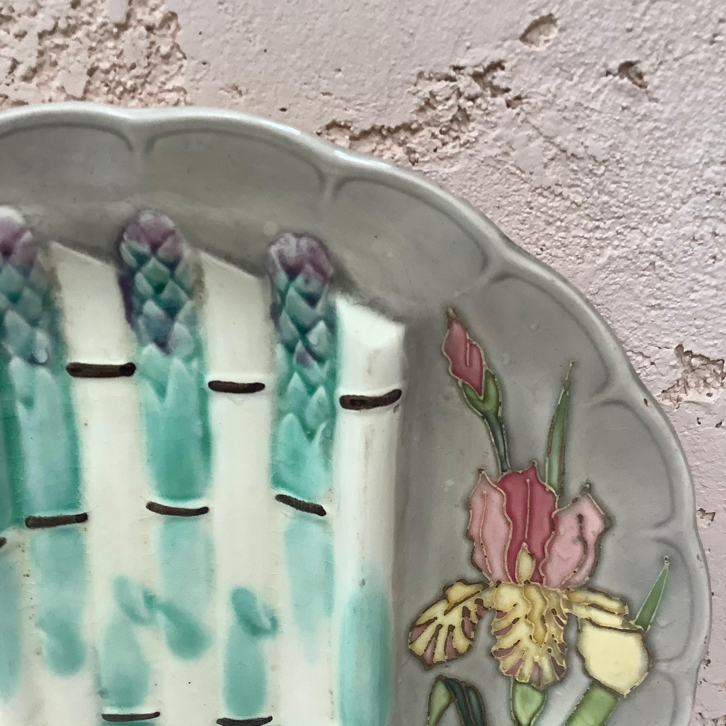 19th Century Majolica Asparagus Plate with Iris Longchamp, circa 1890 In Good Condition For Sale In Austin, TX