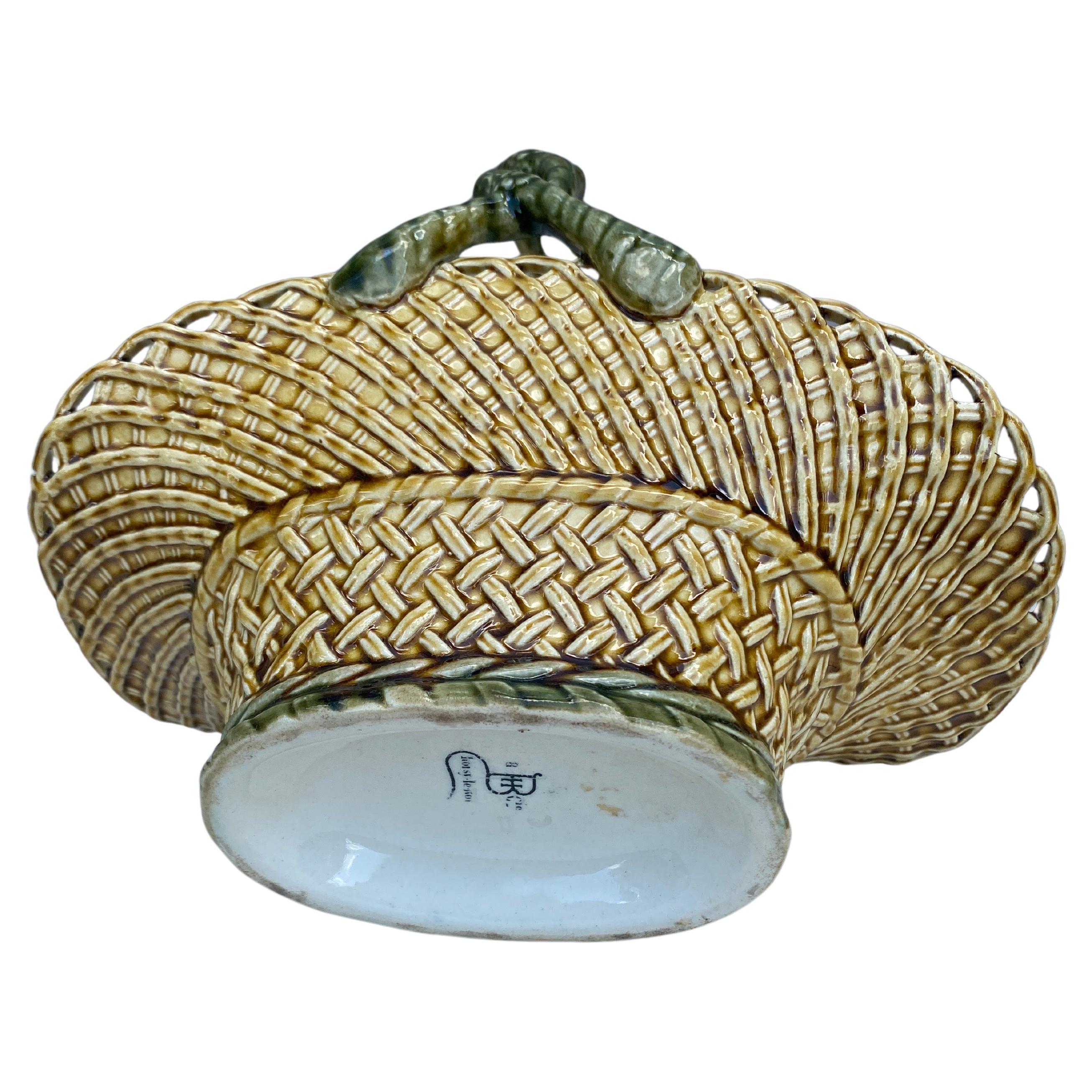 Francese Cestino in maiolica del XIX secolo Choisy-le-Roi in vendita