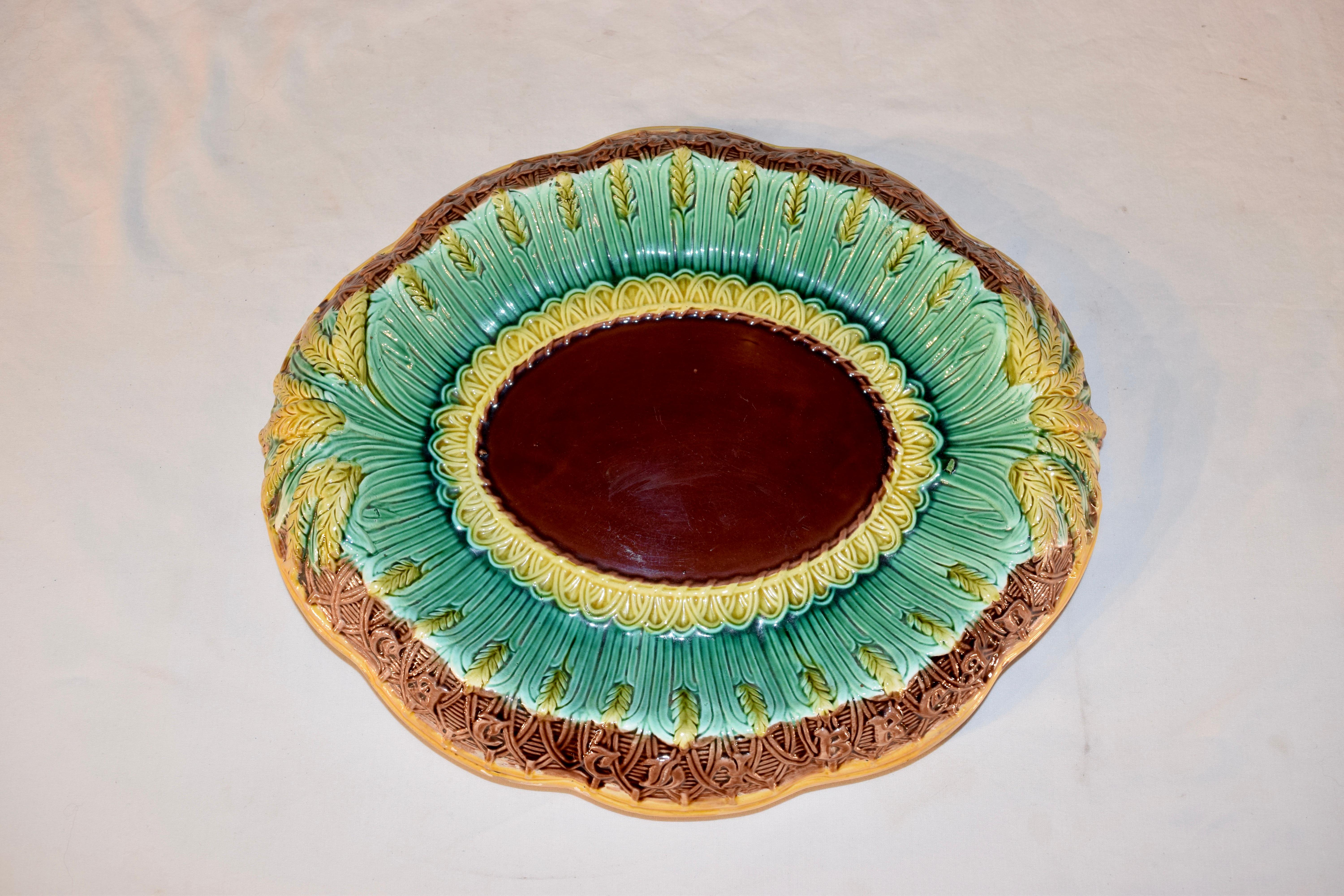 English 19th Century Majolica Bread Tray For Sale