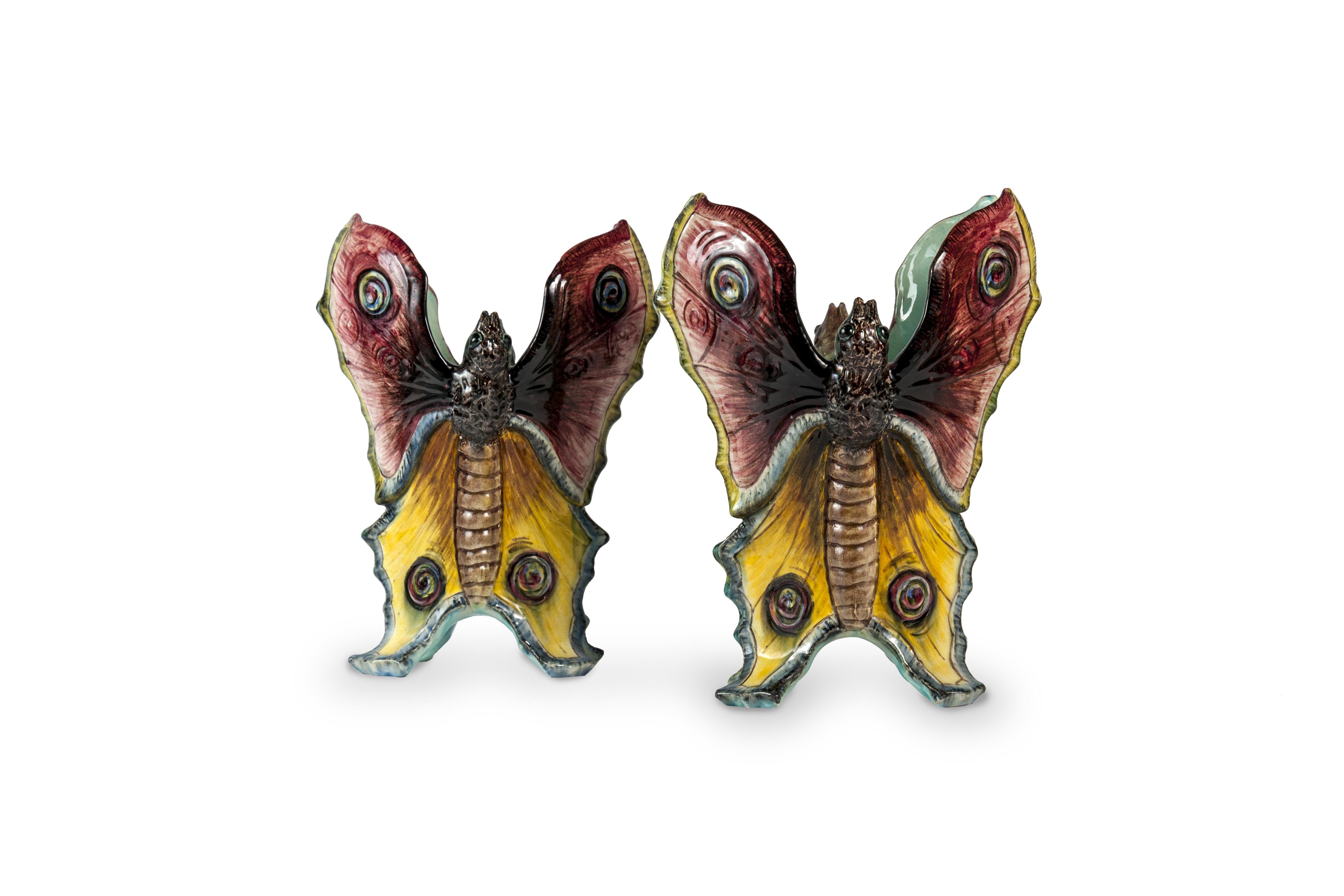 These two butterfly vases, initiated by Jérôme Massier fils, are treated on a biomorphic principle: imitating two butterflies, they are an ode to creativity. These two butterfly vases rest on four feet each, formed by the tapered bottom of the