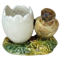 Vase en majolique chic avec œuf de Delphin Massie du 19ème siècle