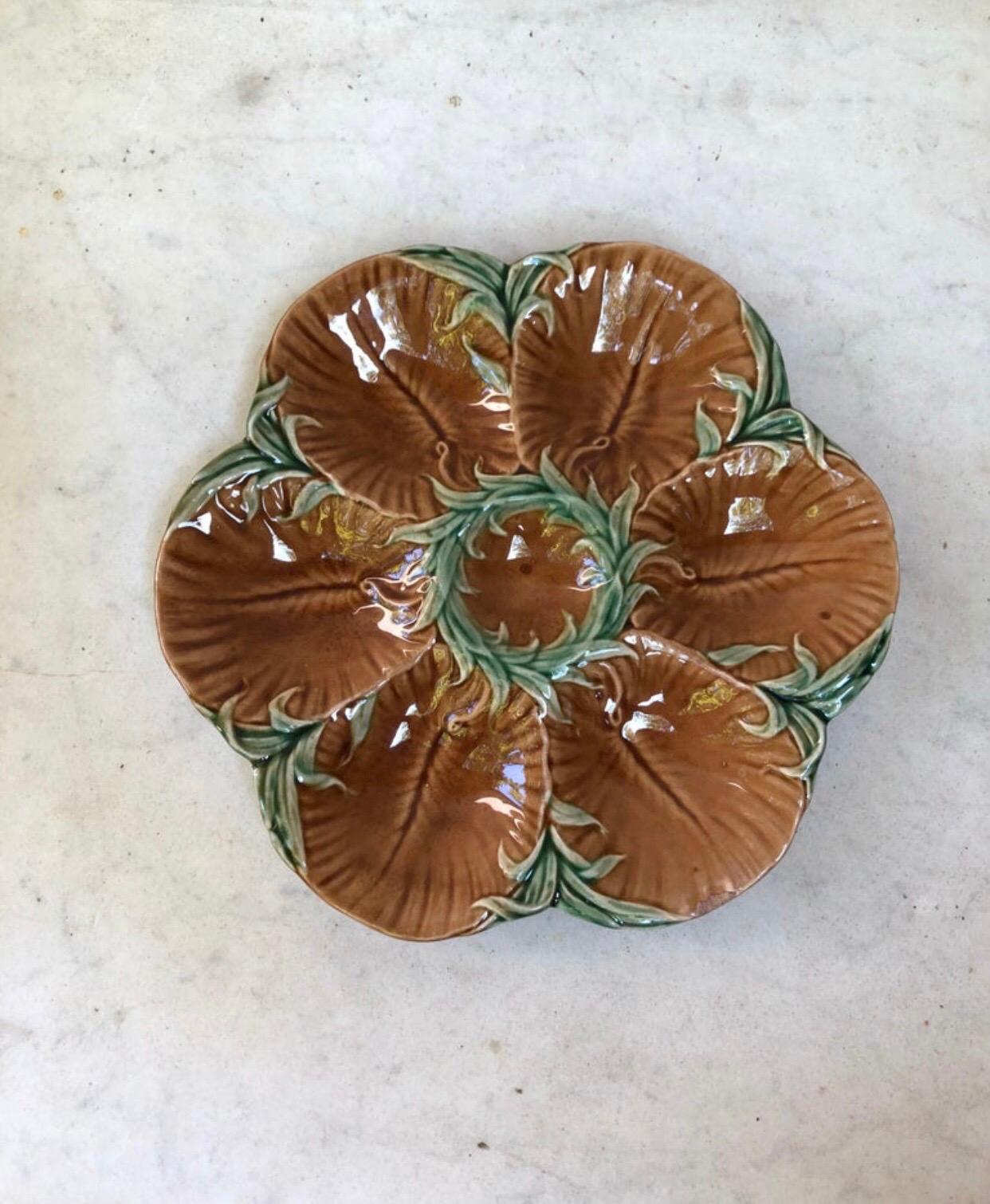 19th Century Majolica Chocolate Oyster Plate Luneville In Good Condition For Sale In Austin, TX