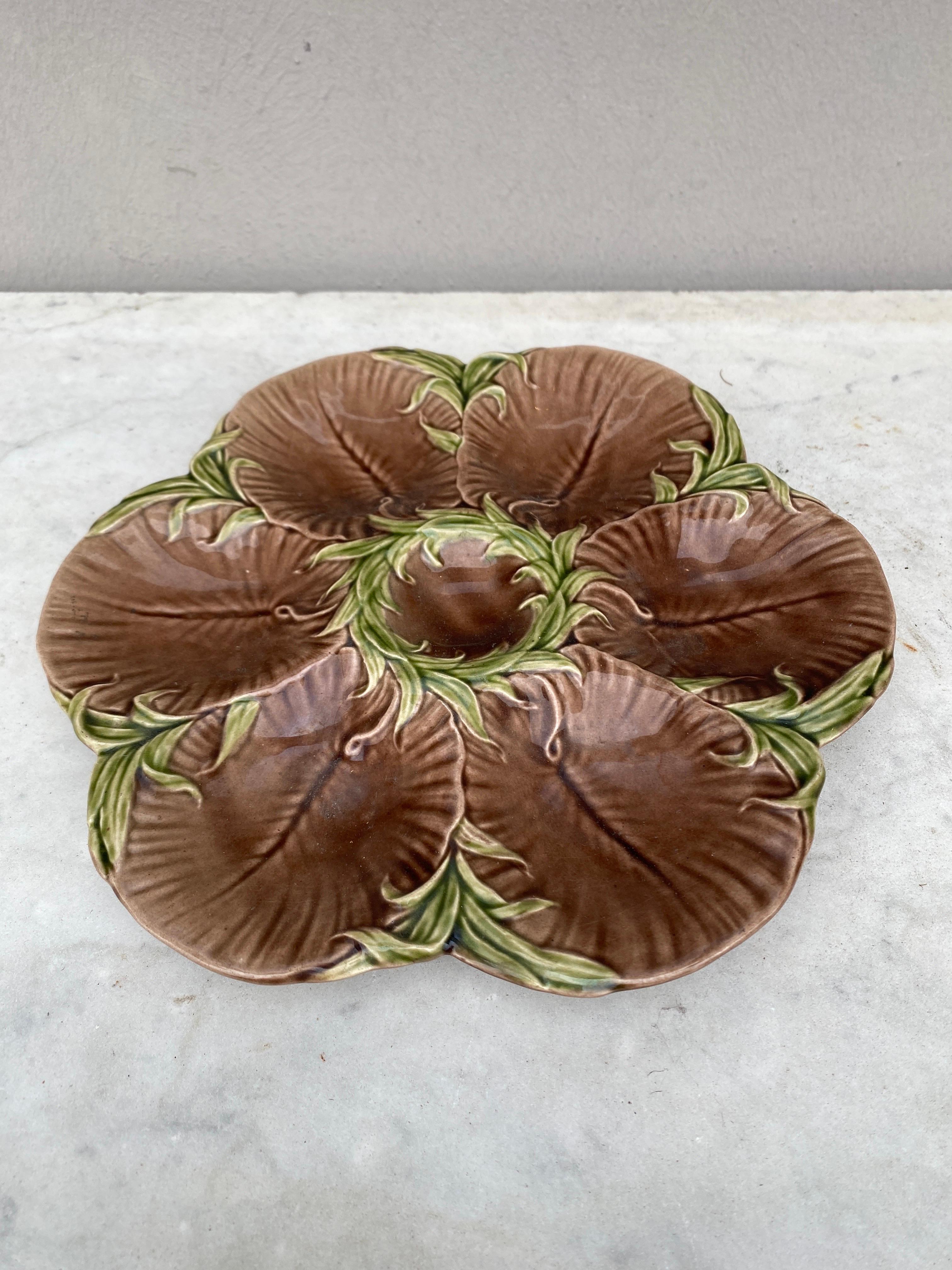 Late 19th Century 19th Century Majolica Chocolate Oyster Plate Luneville For Sale