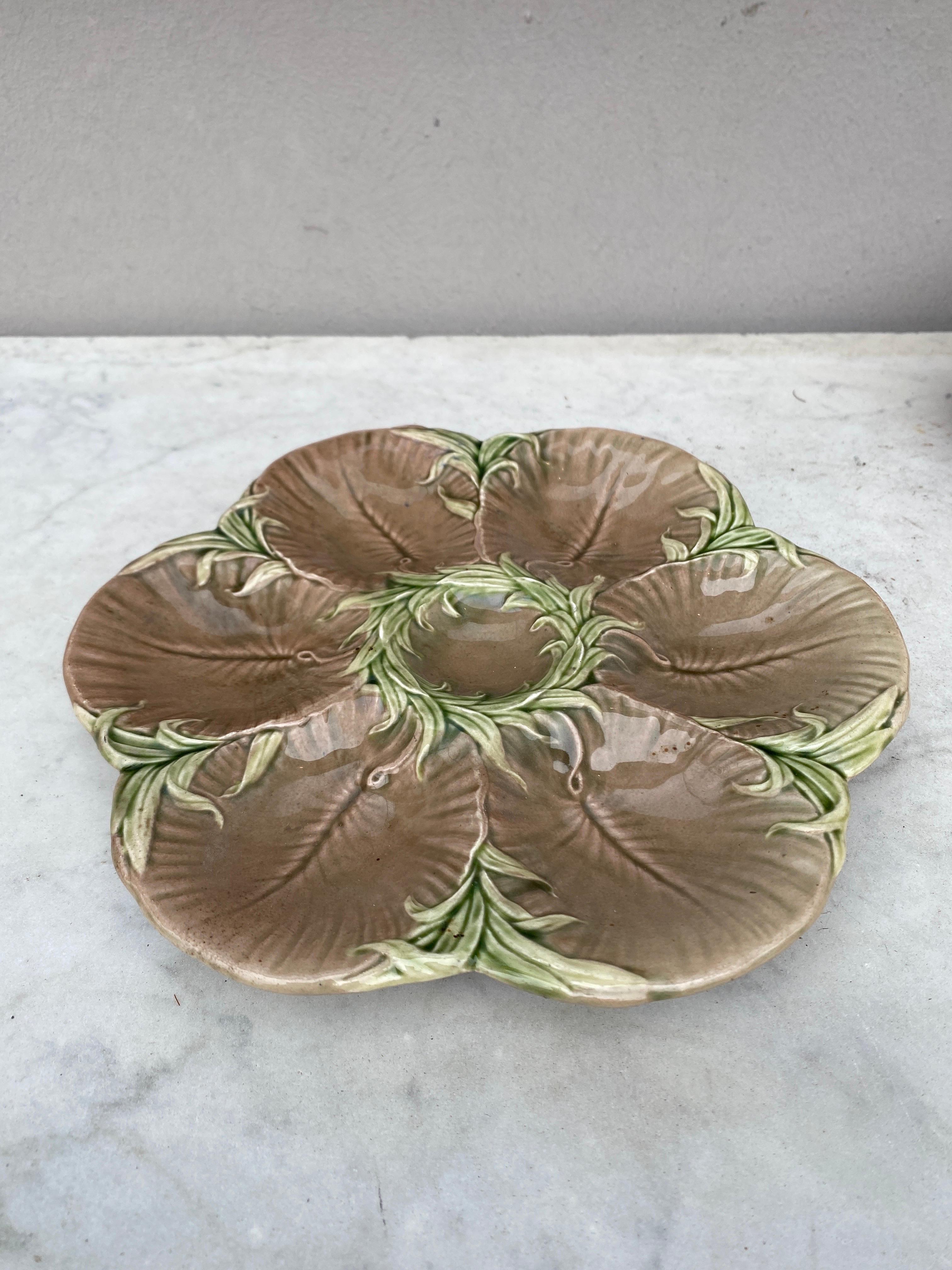 Late 19th Century 19th Century Majolica Chocolate Oyster Plate Luneville For Sale
