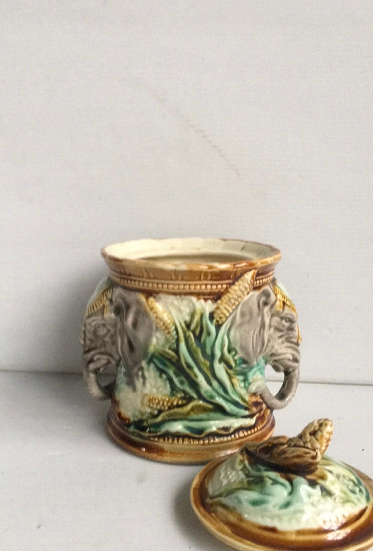 Majolica tobacco jar Onnaing, circa 1890.
The two handles are elephants heads, decorated with corn, the handle of the jat is a corn.
Usually in blue.