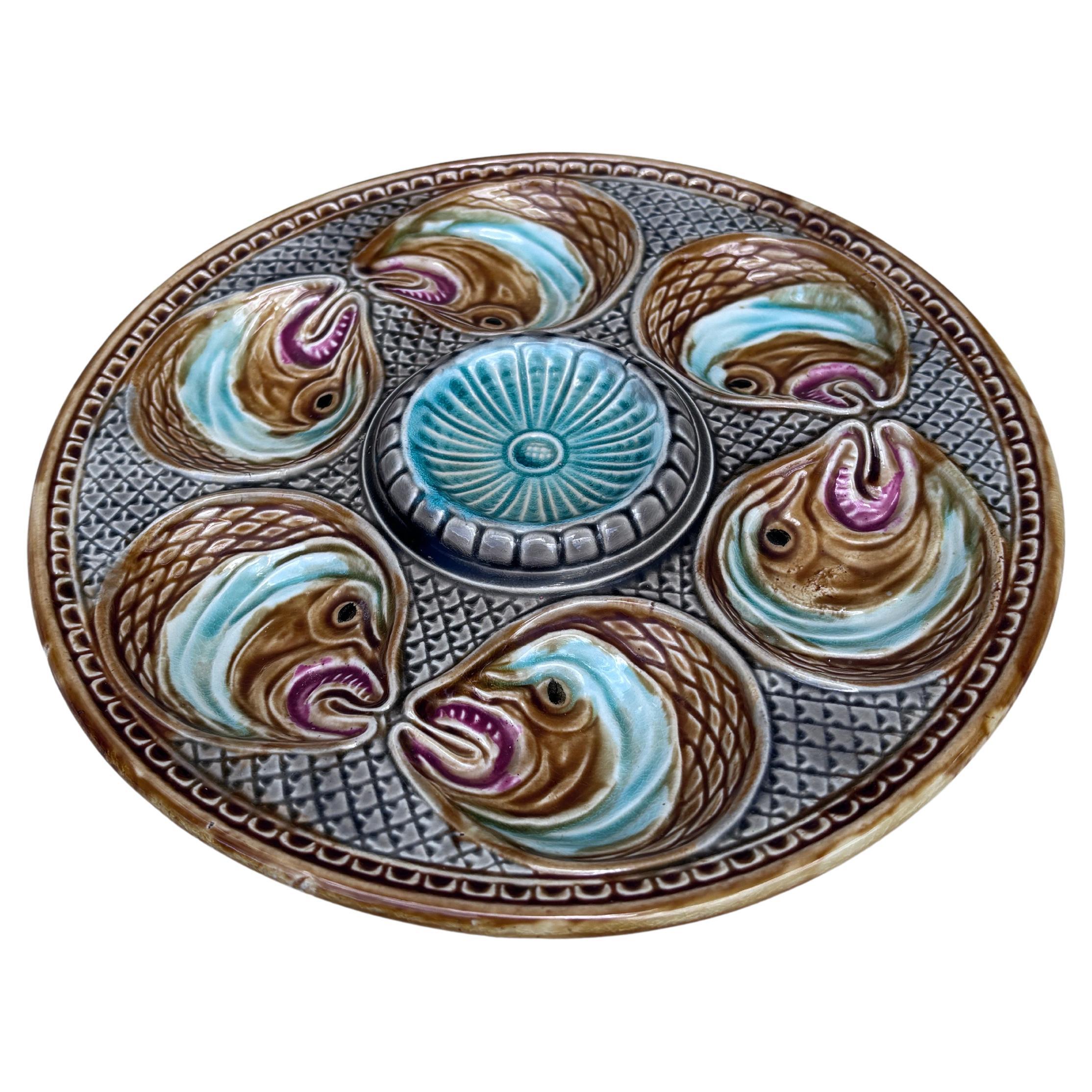 Rare 19th century Majolica fish heads oyster plate from North of France (Onnaing unsigned).
Reference: Page 130 