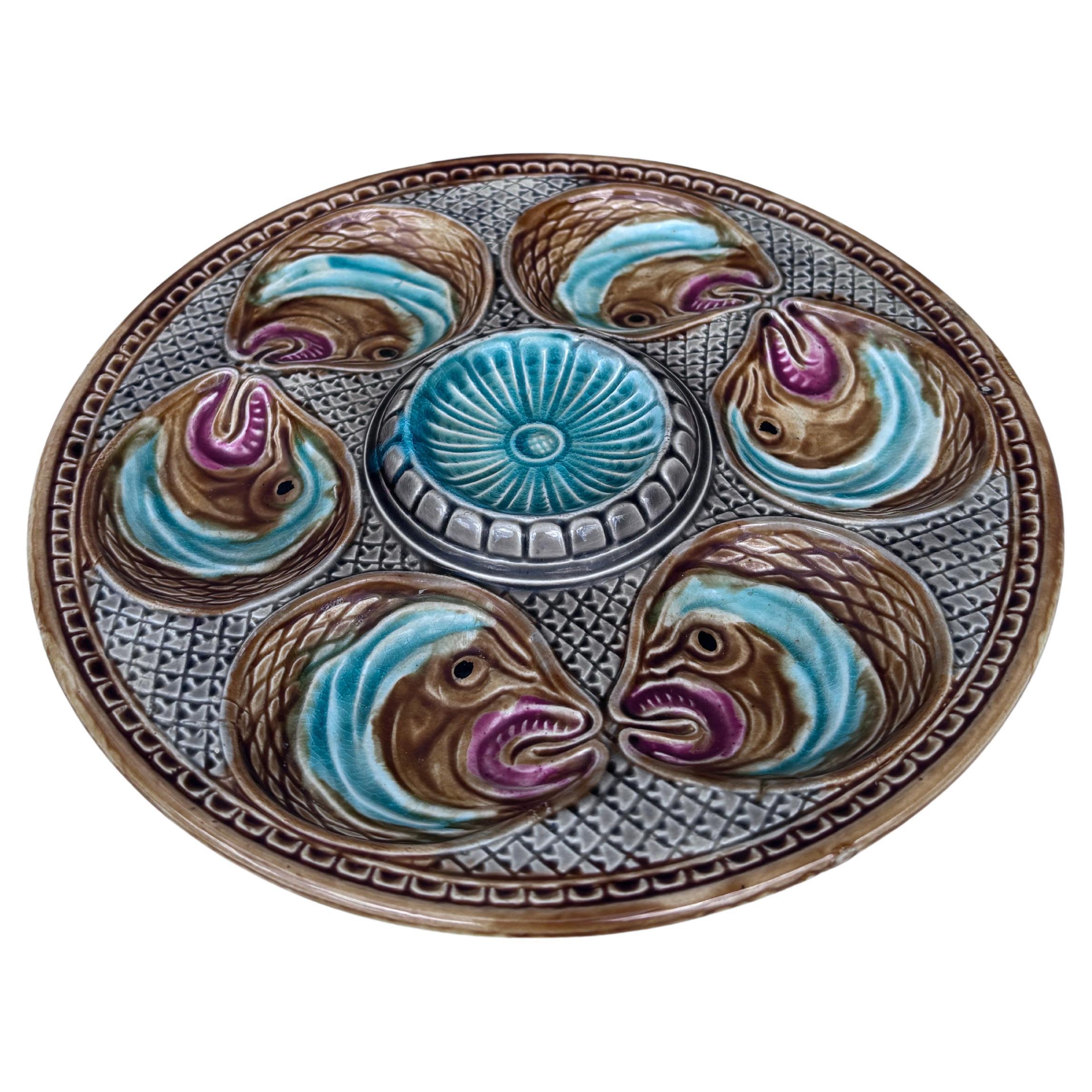 Rare 19th century Majolica fish heads oyster plate from North of France (Onnaing unsigned).
Reference: Page 130 
