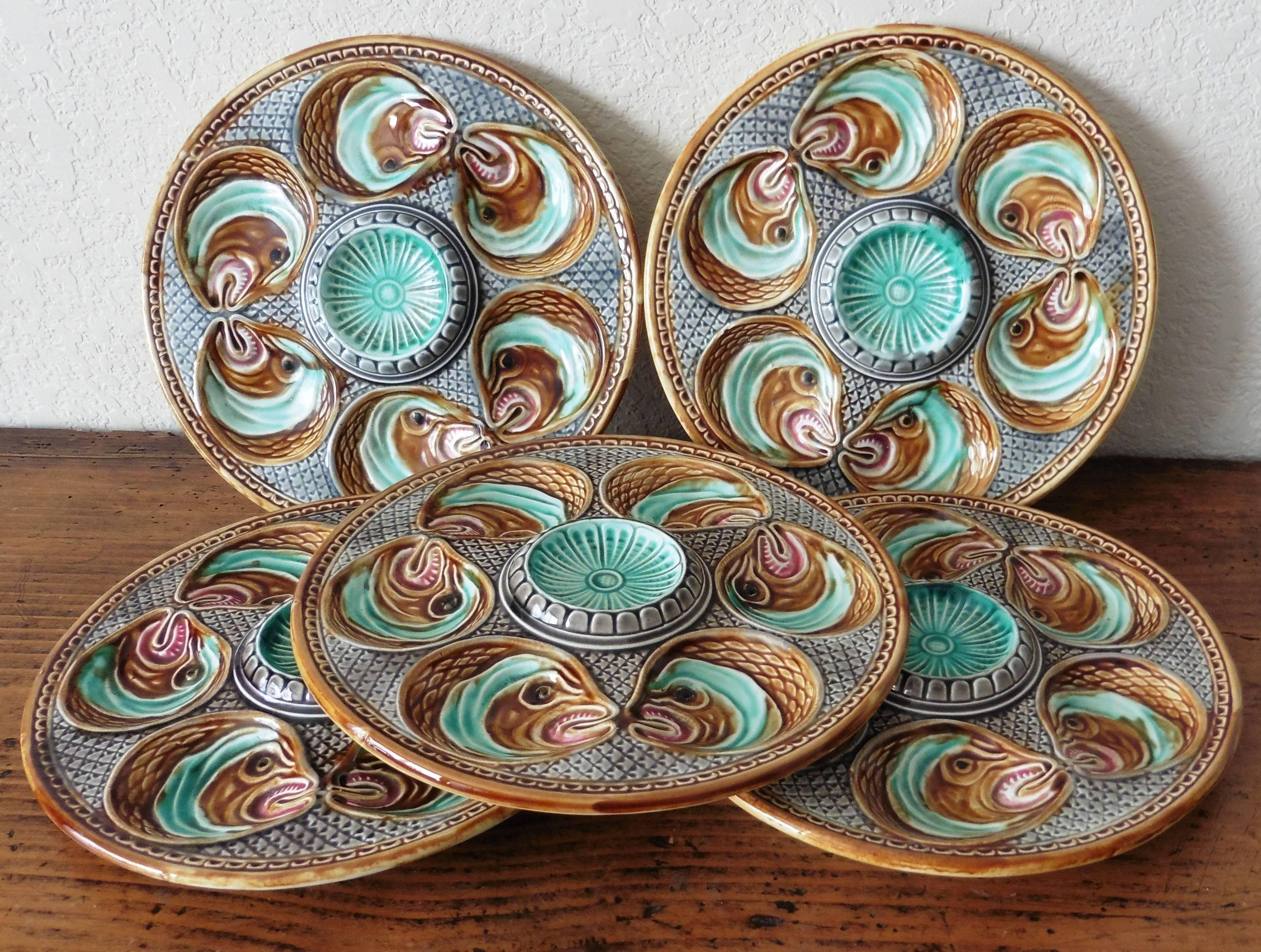 Victorian 19th Century Majolica Fish Heads Oyster Plate Onnaing